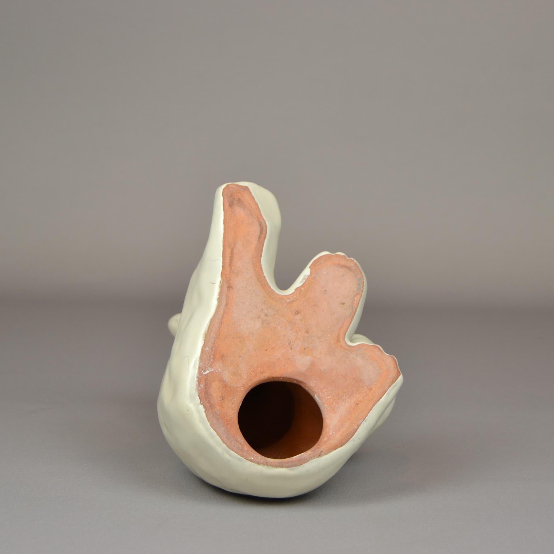 Figurka niedźwiedzia polarnego, ivory white, kamionka, proj. V. Lindstrand, Upsala-Ekeby, Szwecja, lata 40. - 801