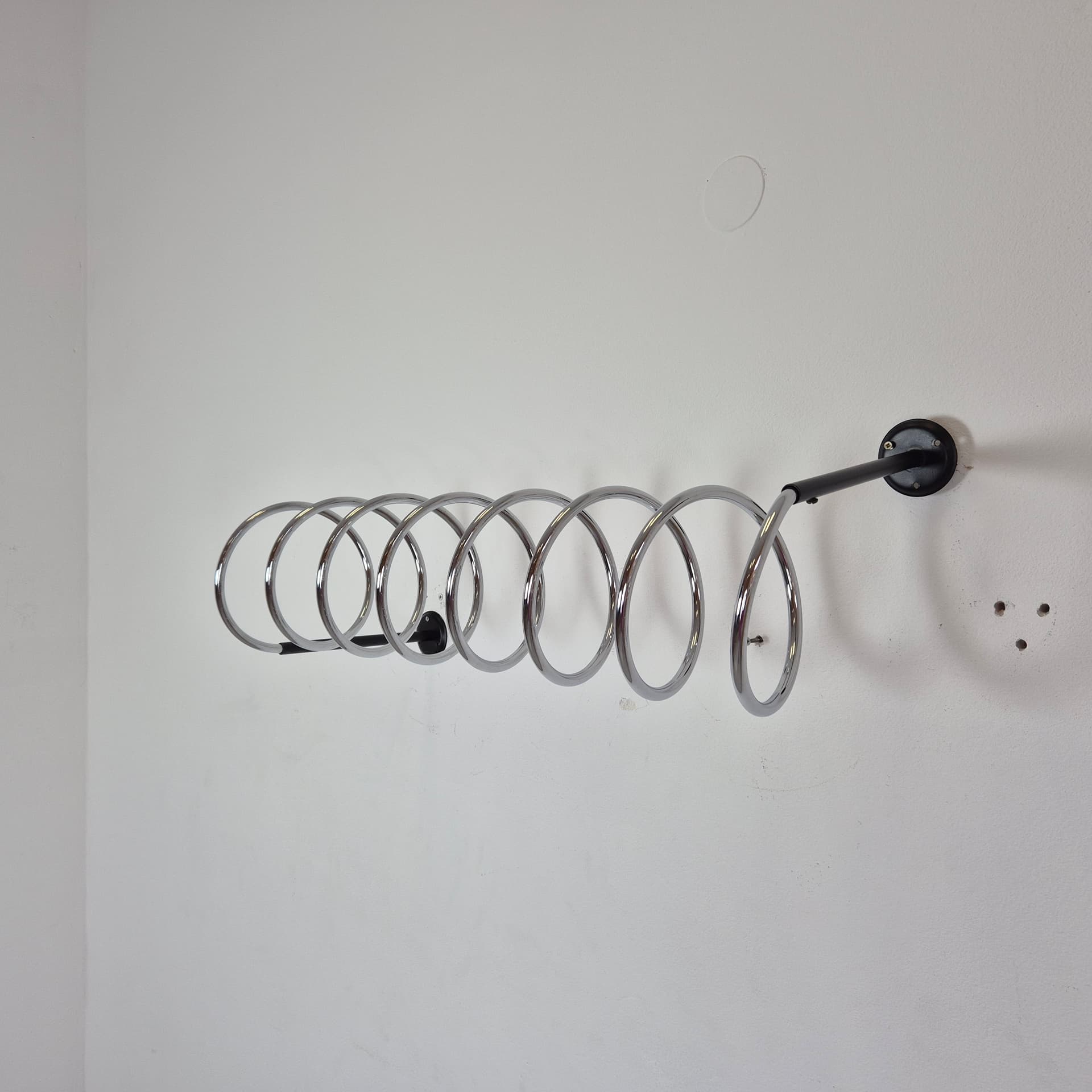 Spiralny wieszak ścienny w stylu Bauhaus, lata 70 - 99104
