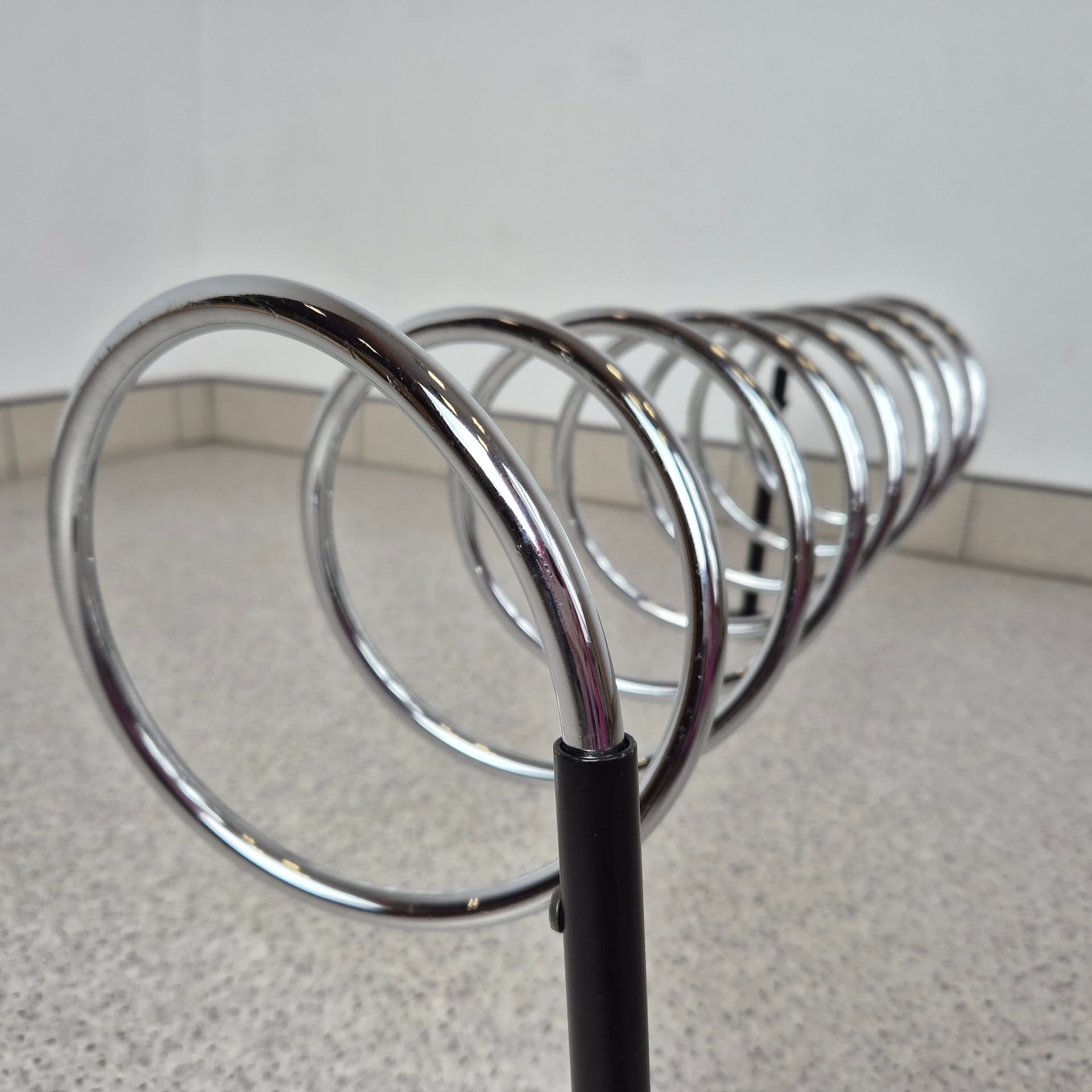 Spiralny wieszak ścienny w stylu Bauhaus, lata 70 - 99102