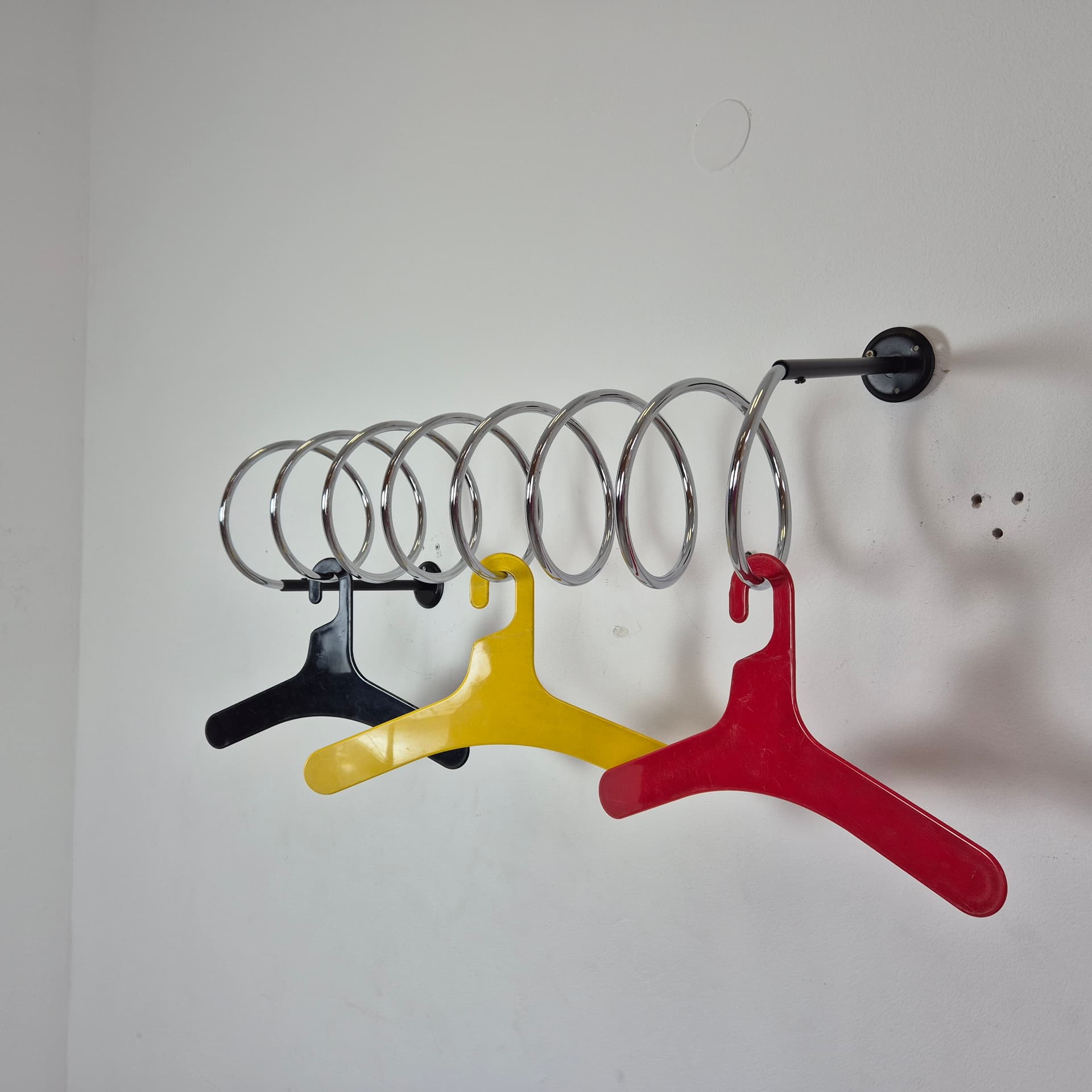 Spiralny wieszak ścienny w stylu Bauhaus, lata 70 - 99099