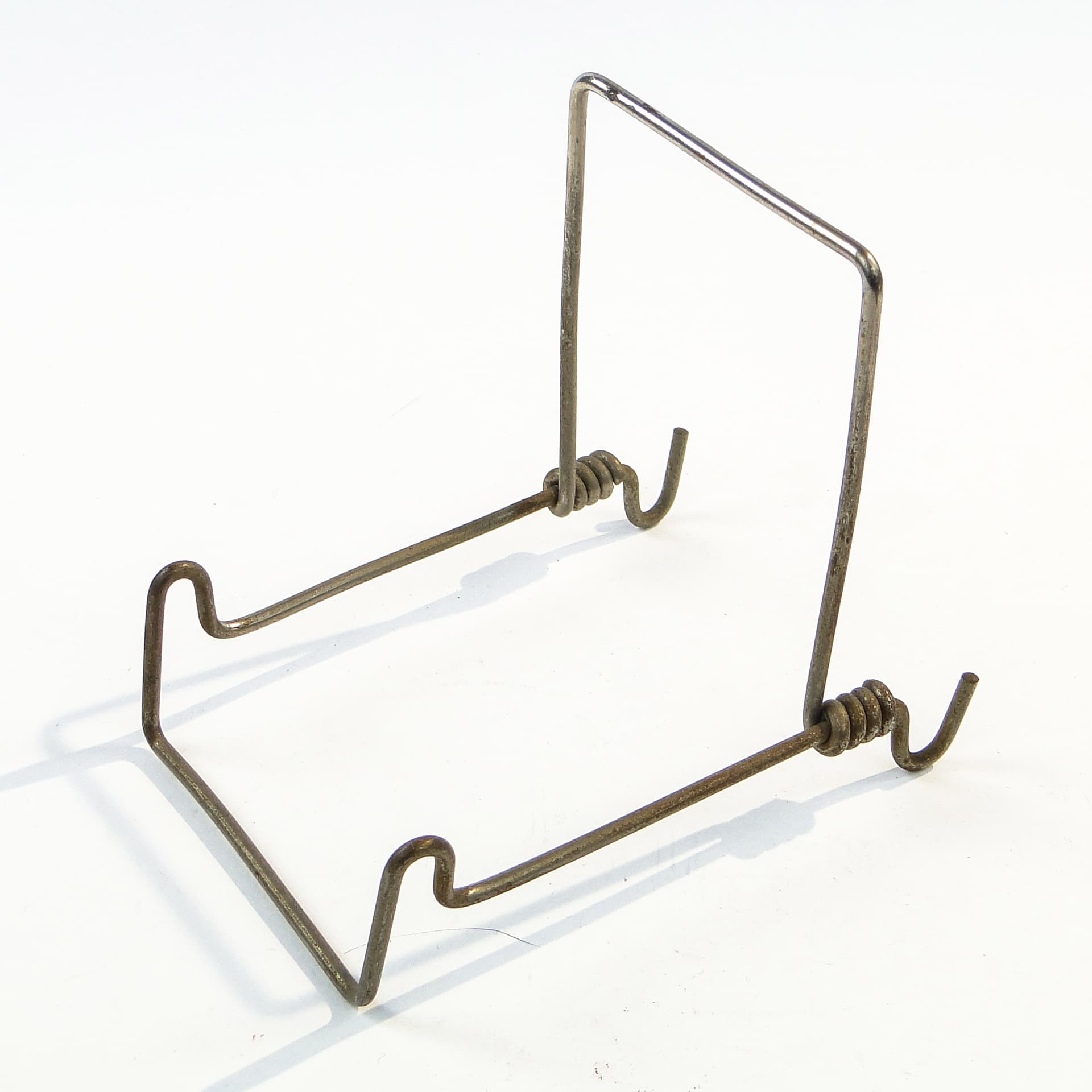 Plate stand, mid-century modern, brass, Poland, 1950s. - 100513