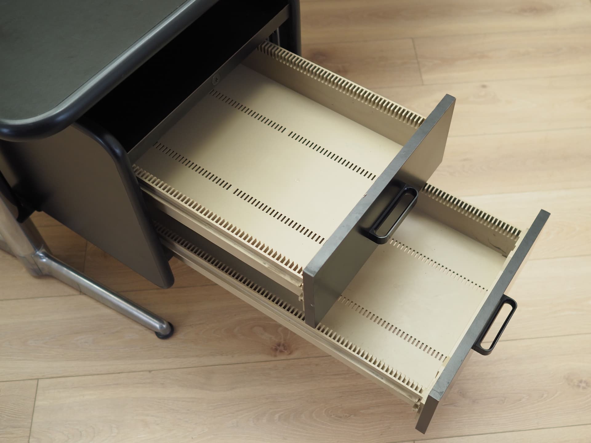 Desk, black, by G. Piretti, Anonima Castelli, Italy, 1970s. - 101139