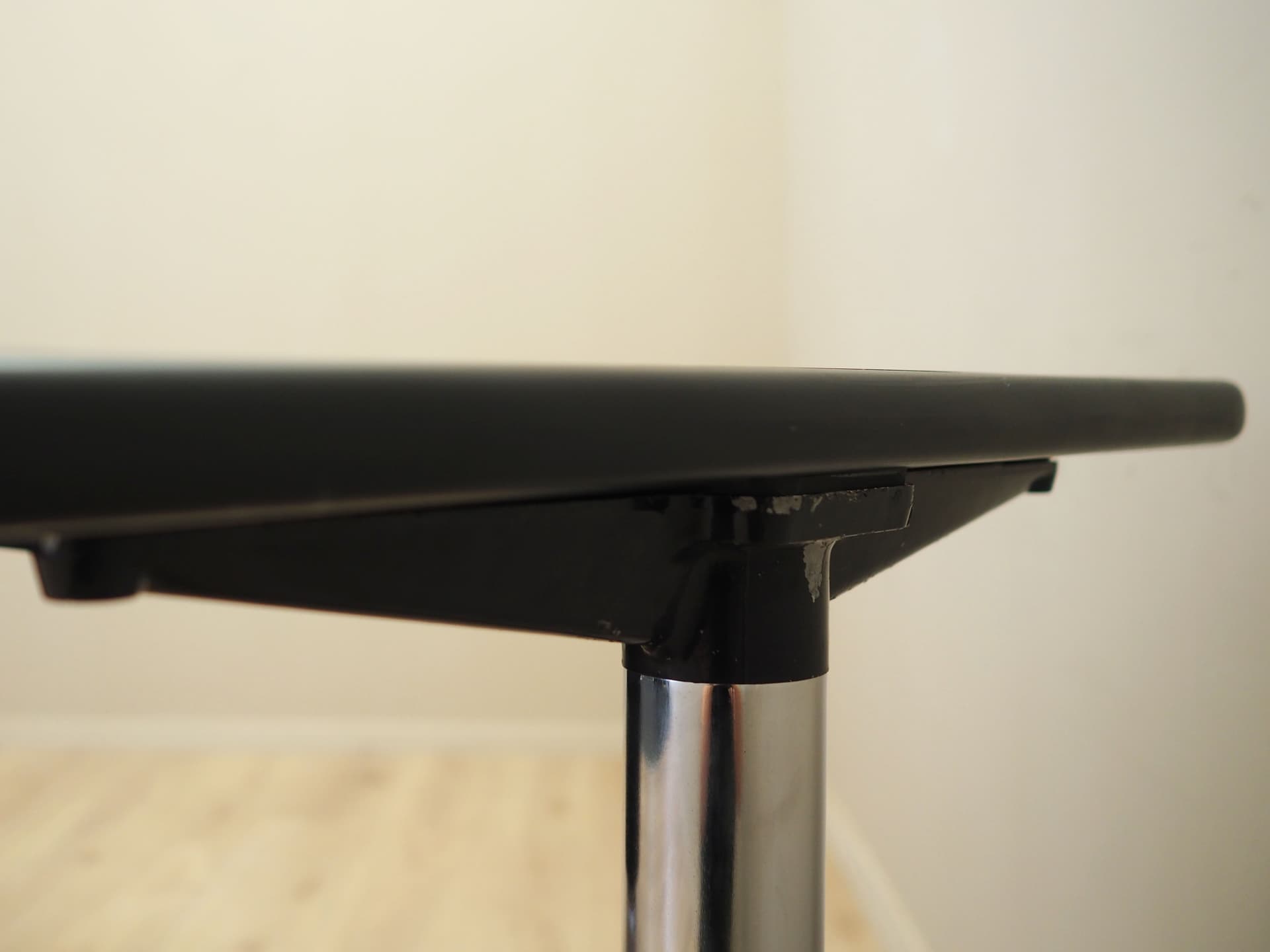 Desk, black, by G. Piretti, Anonima Castelli, Italy, 1970s. - 101144