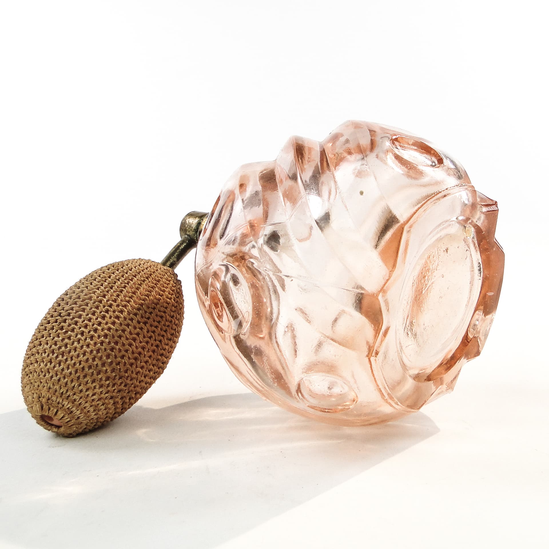 Art Deco perfume atomizer, pink glass, Poland, 1950s. - 101777