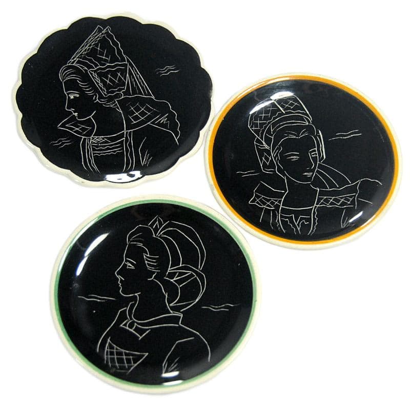 Multikolorowy zestaw talerzyków sgraffito, Henriot Quimper, Francja, lata 50. - 7360