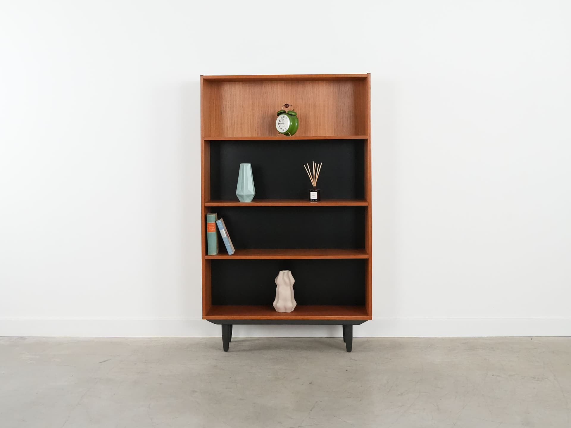 Bookcase, light brown teak, Denmark, 1970s. - 102569