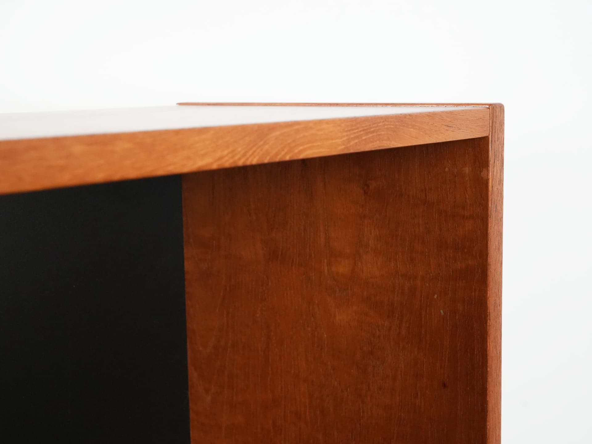 Witryna, teak brązowy, drewno czarne, szkło, Dania, lata 70. - 102585