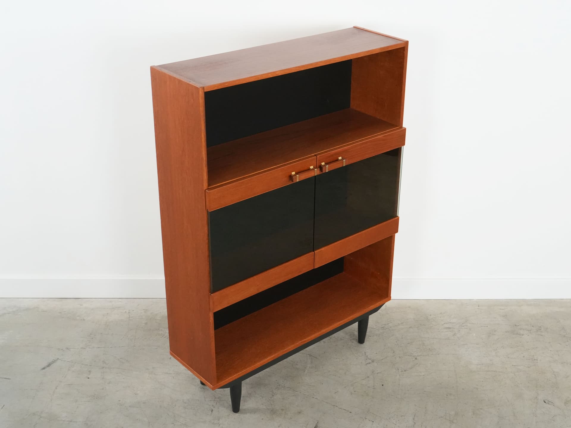 Witryna, teak brązowy, drewno czarne, szkło, Dania, lata 70. - 102582