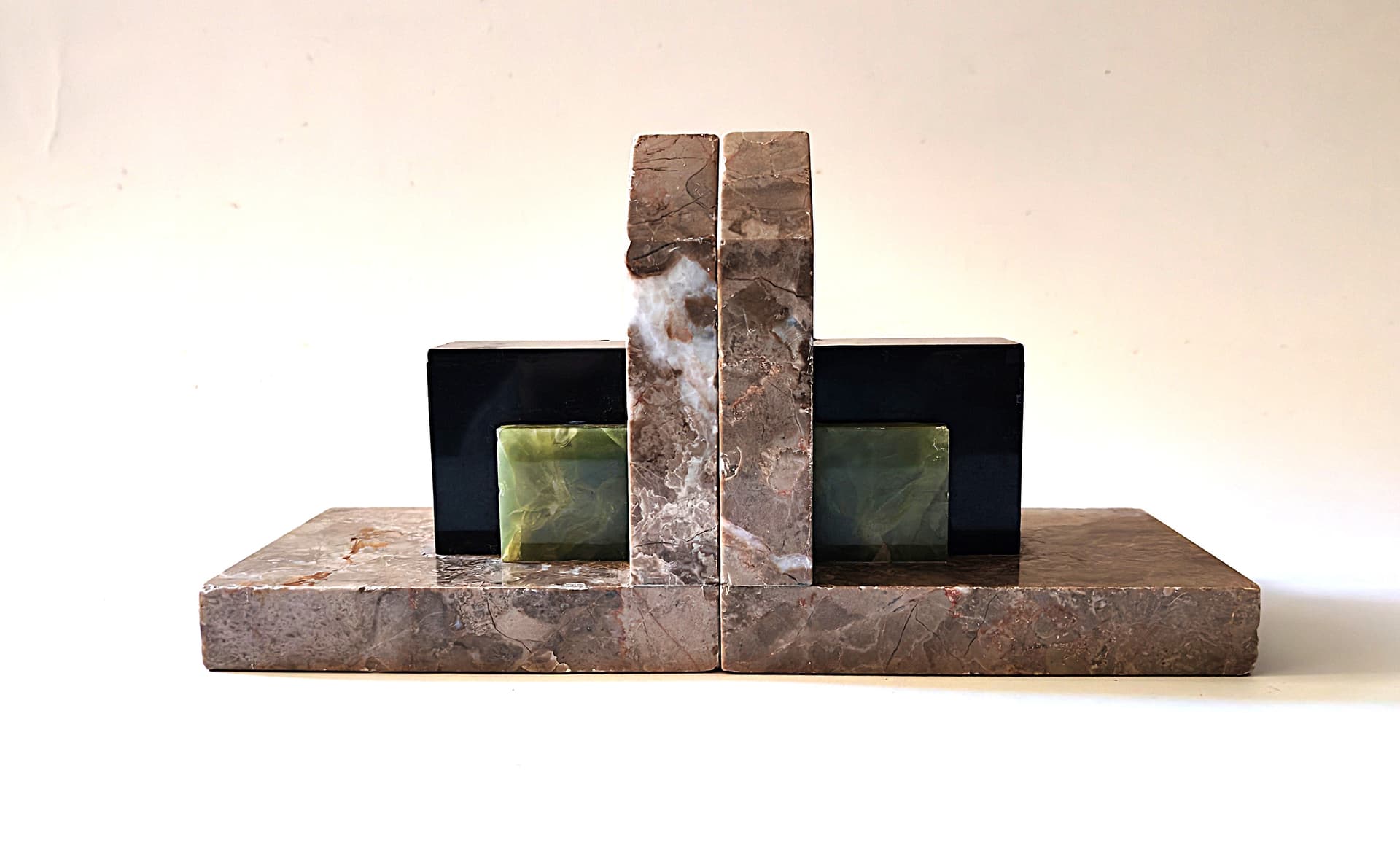 Para podpórek do książek Art Déco, marmur brązowy, onyks czarny, onyks zielony, Belgia, lata 30. - 103551