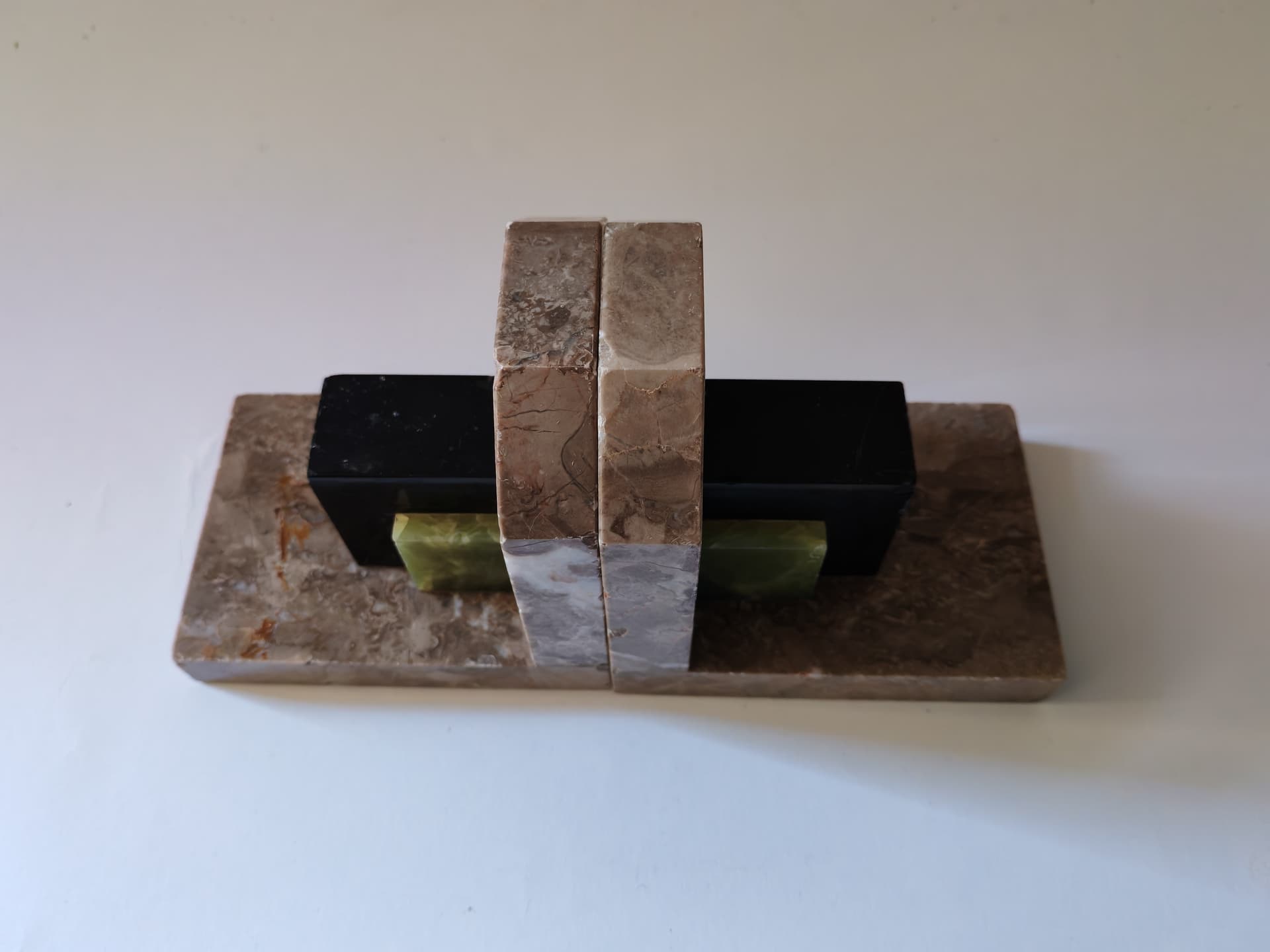 Para podpórek do książek Art Déco, marmur brązowy, onyks czarny, onyks zielony, Belgia, lata 30. - 103558