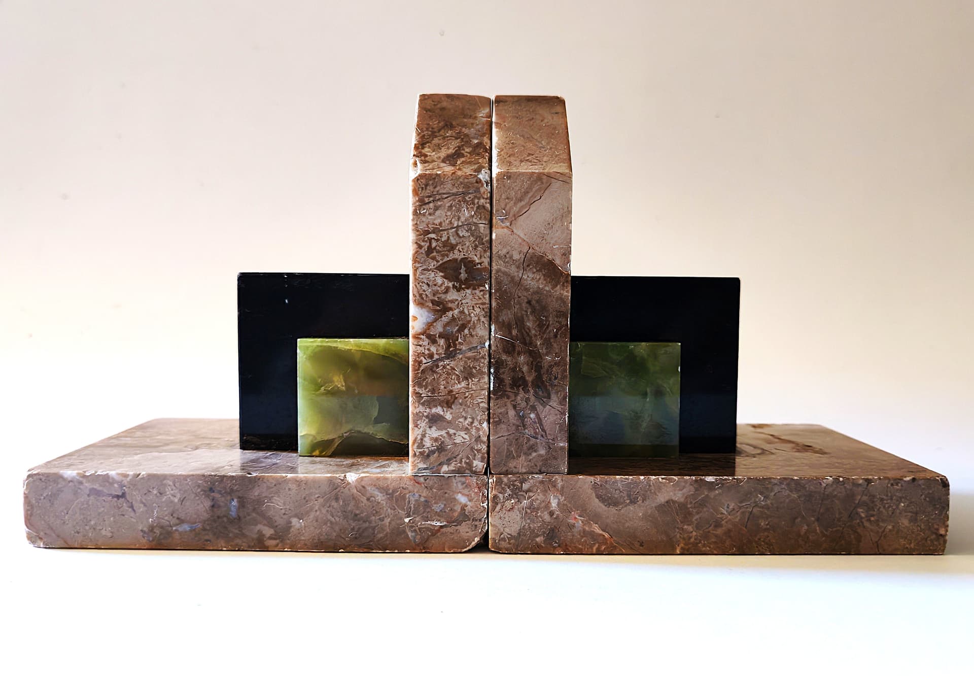 Para podpórek do książek Art Déco, marmur brązowy, onyks czarny, onyks zielony, Belgia, lata 30. - 103548