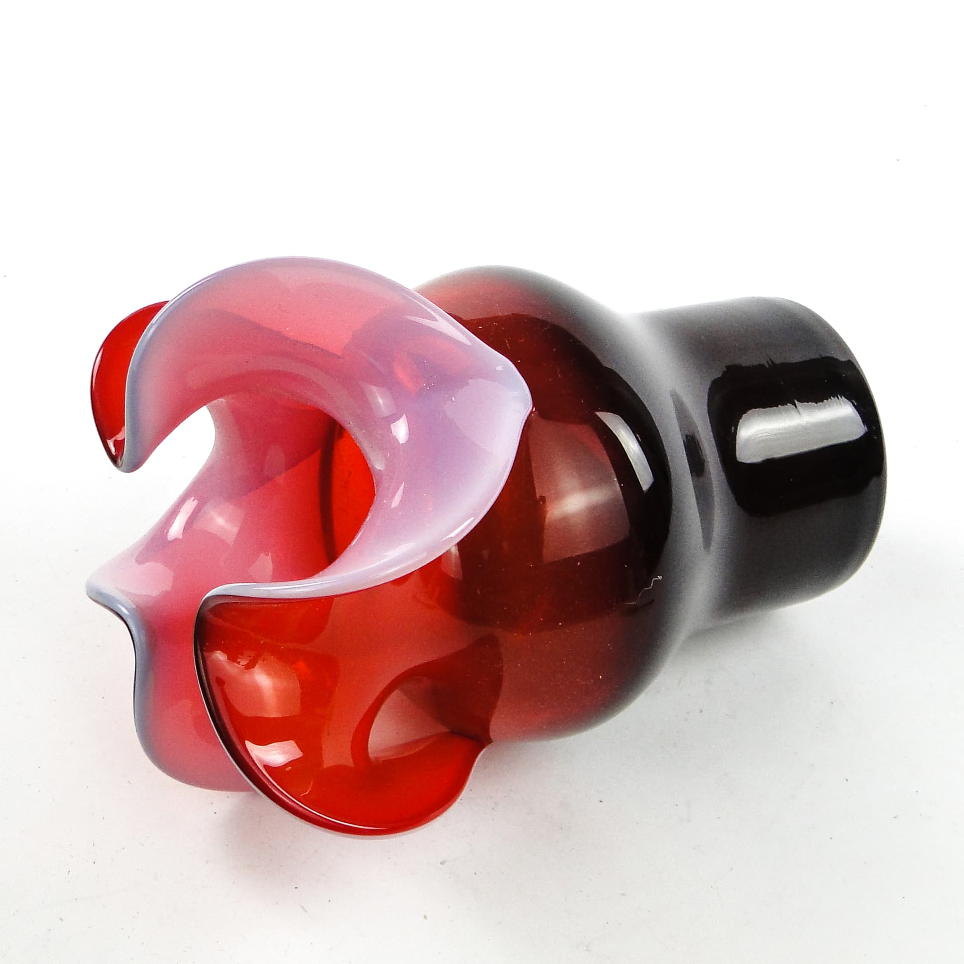 Wazon Osiołek, szkło czerwone, proj. C. Zuber, Polska, lata 70. - 103956