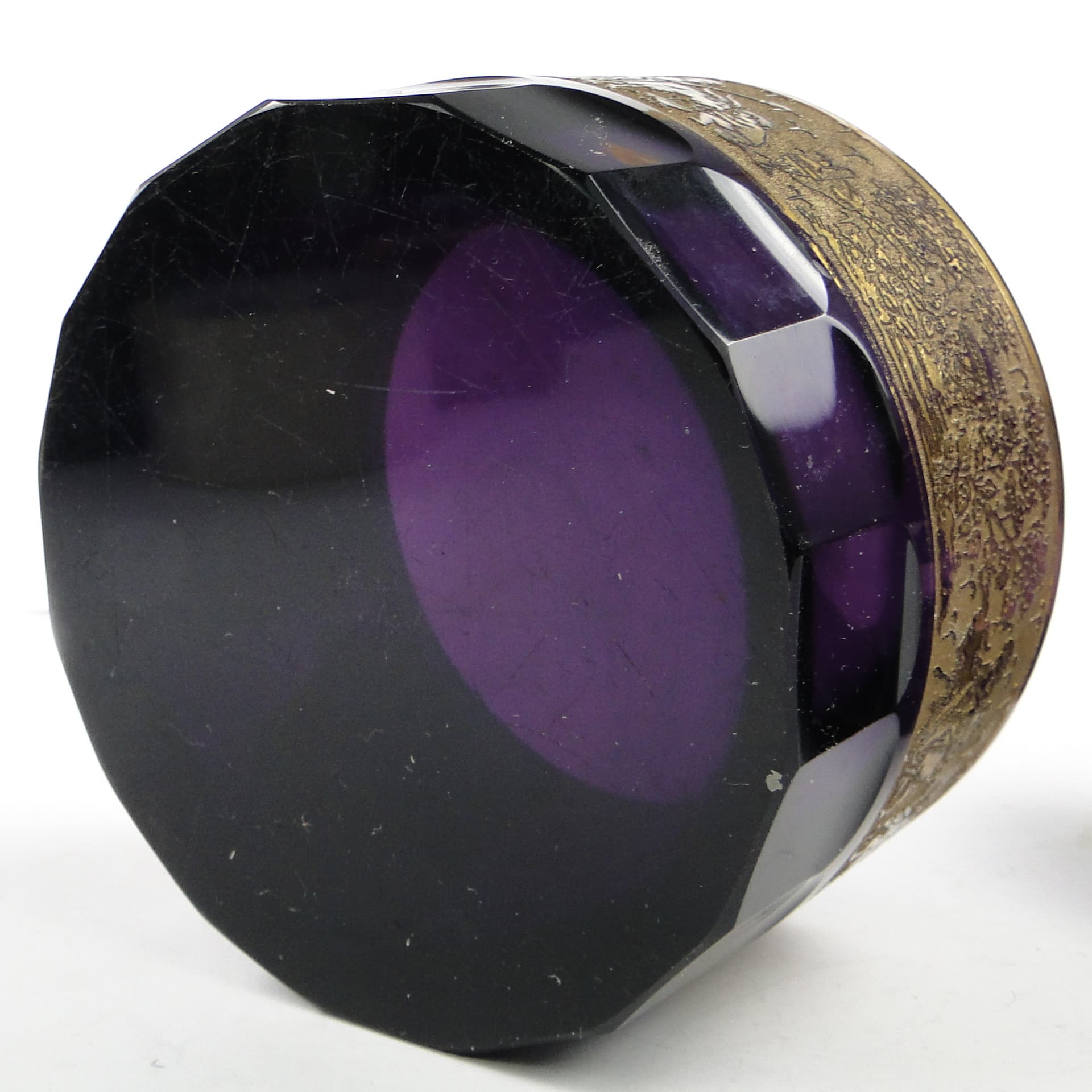 Bomboniera Art Deco, szkło czarne, oroplastyka, Czechosłowacja, lata 30. - 105203