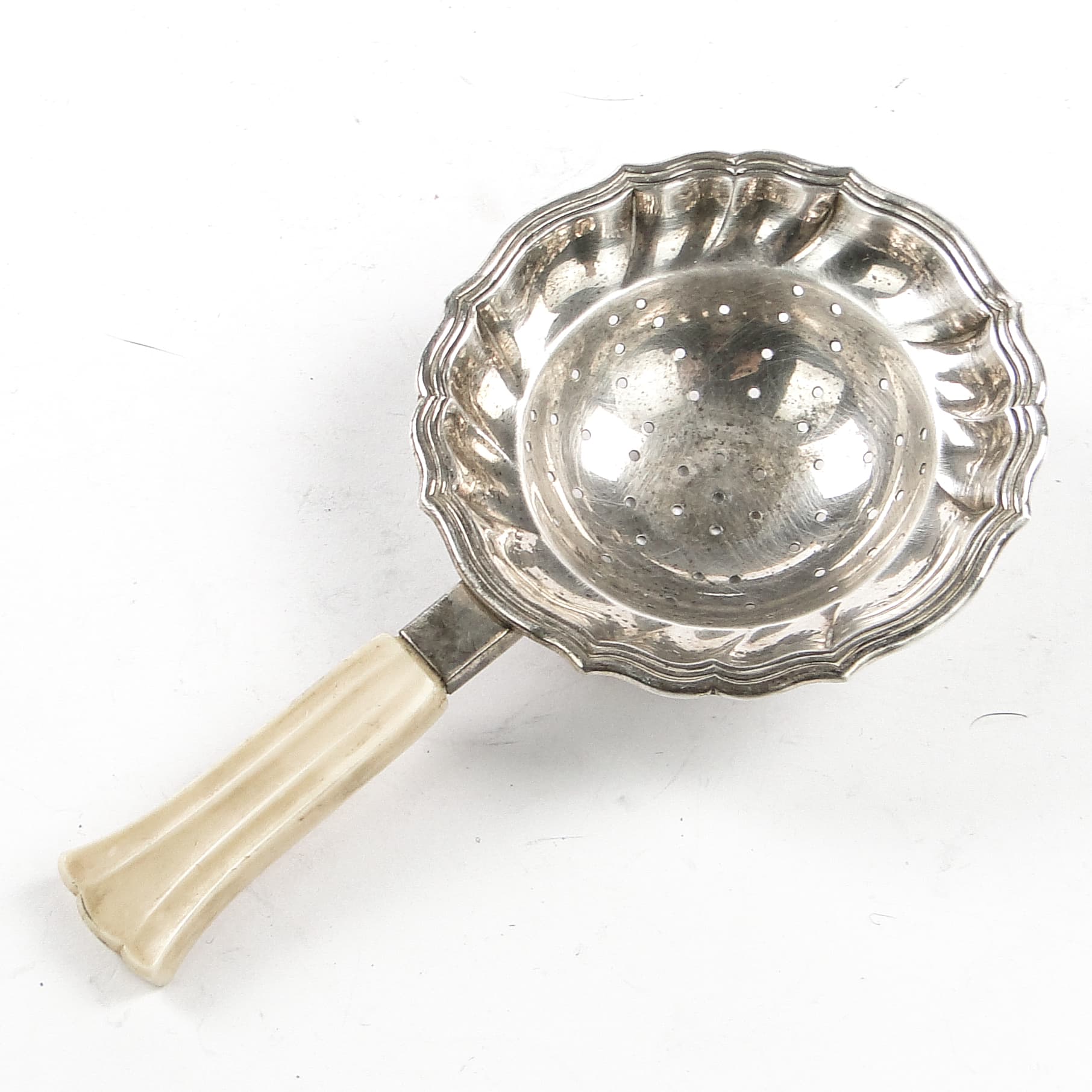Art Nouveau tea strainer, bovine bone, Germany, early 20th c. - 105589