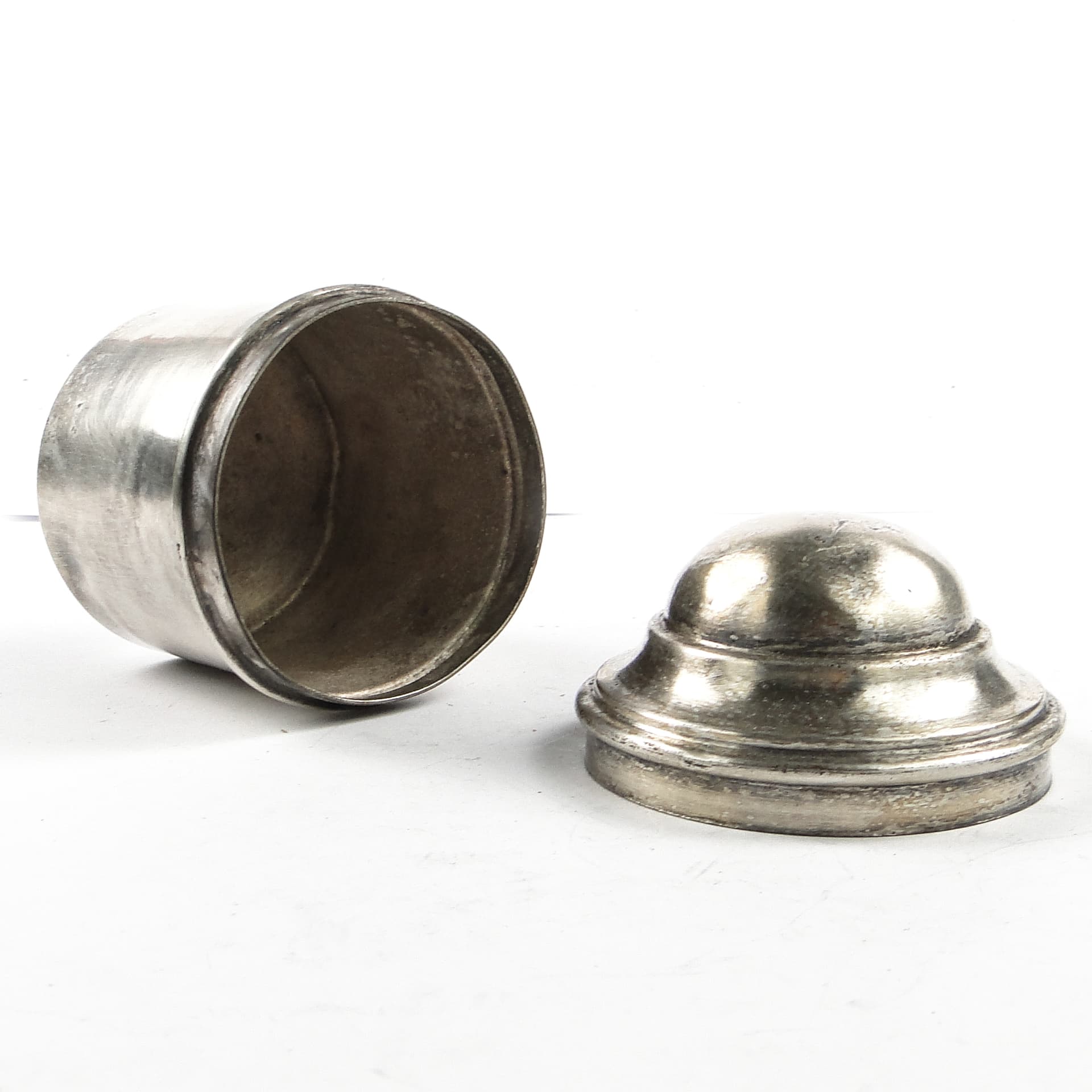 Eclectic pill box, silver-plated brass, Bronowski, Poland, 19th c. - 105654