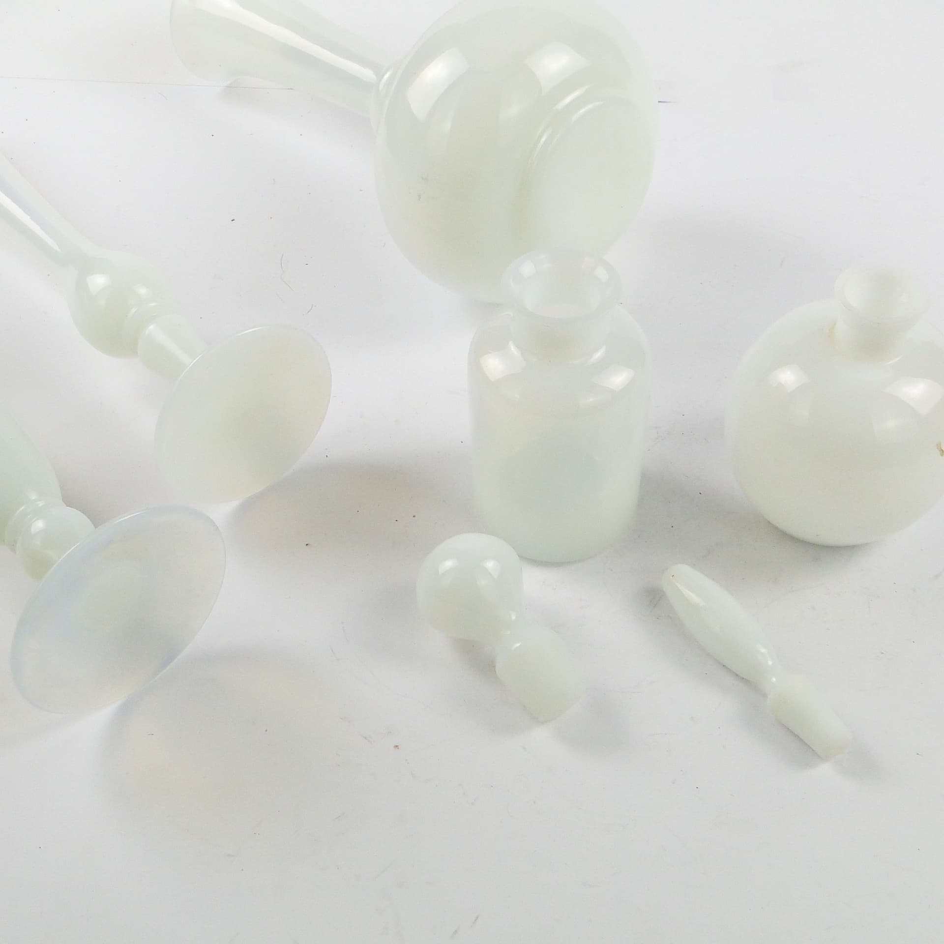 Fiorentina toilet set, mid-century modern, opaline glass, Italy, 1950s. - 105772