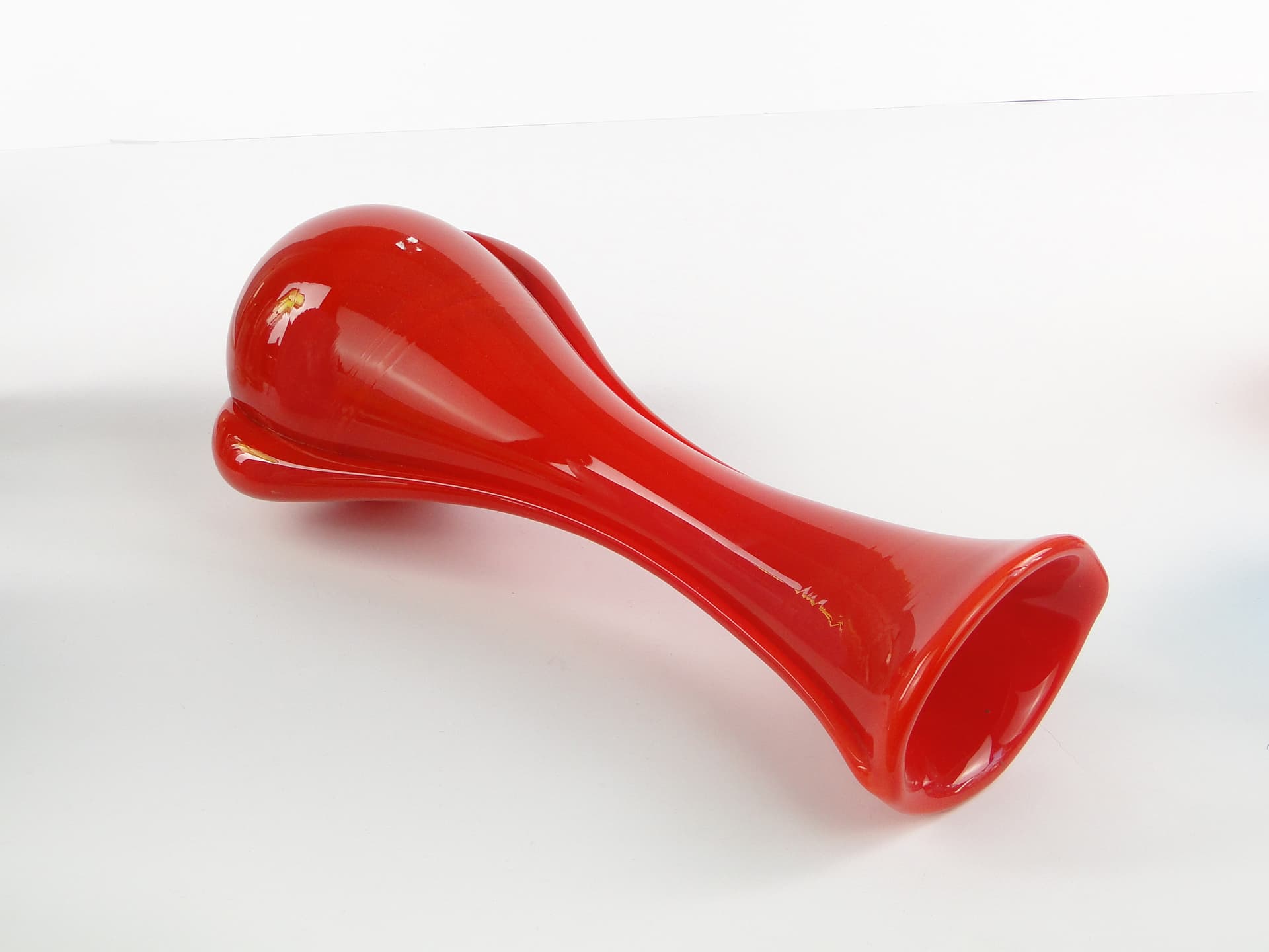 Wazon mid-century modern, szkło czerwone, Polska, lata 70. - 105823