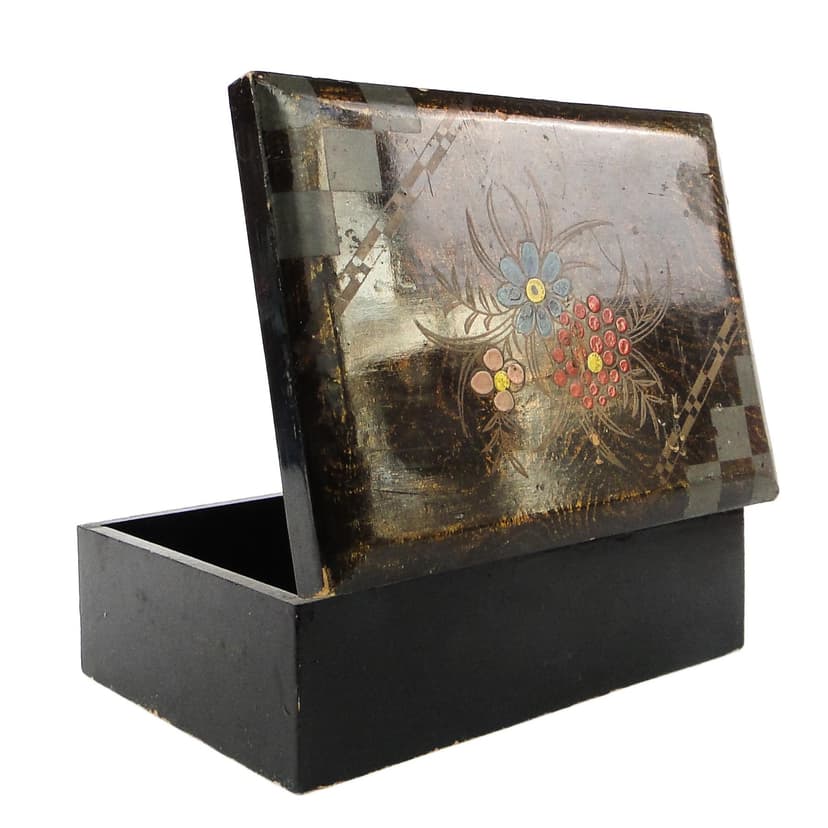 Box, Oriental, lacquered wood, Japan, early 20th c.