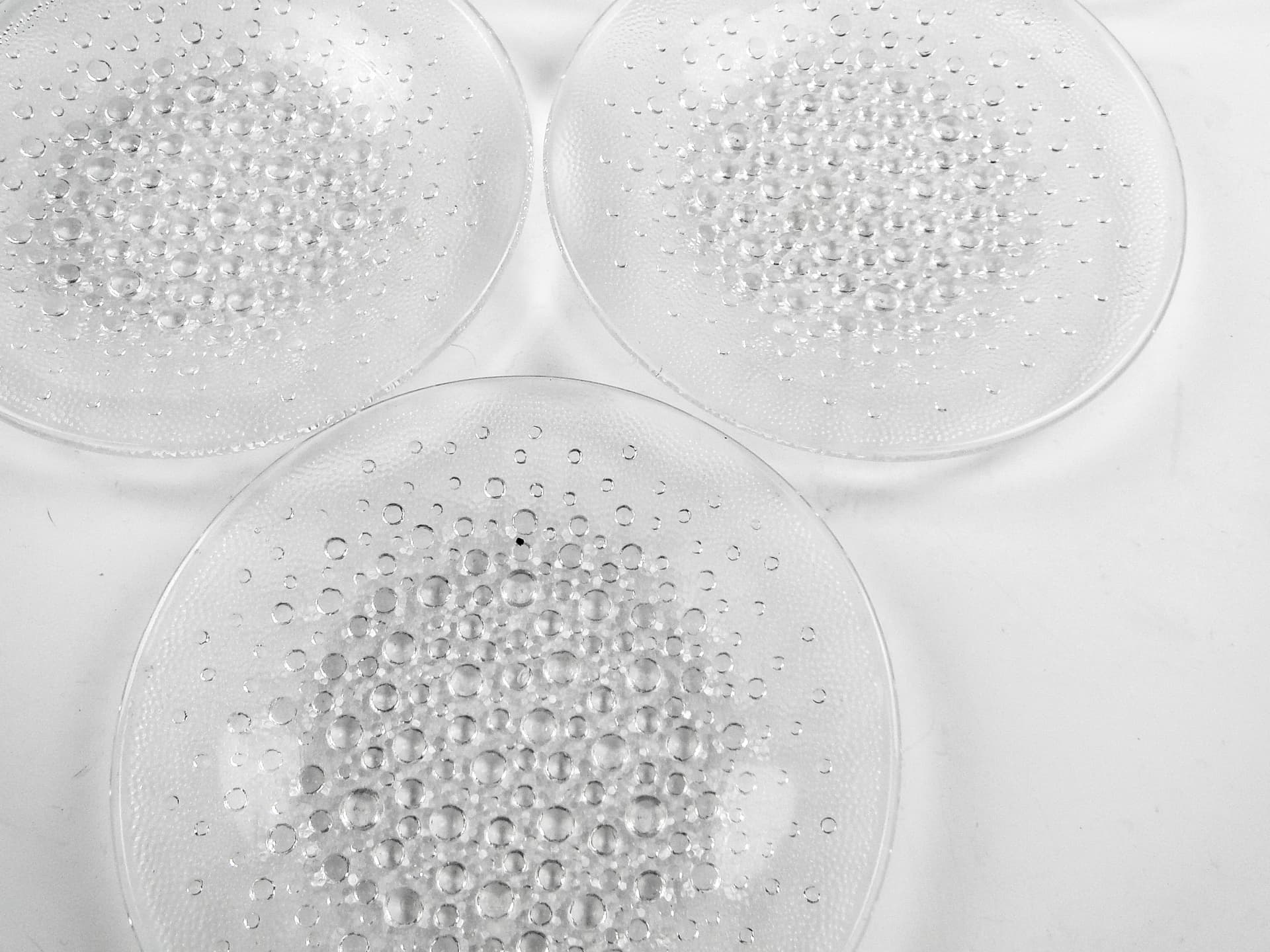 Krople Rosy dessert plate set, glass, by J. Drost, Ząbkowice, Poland, 1970s. - 106387