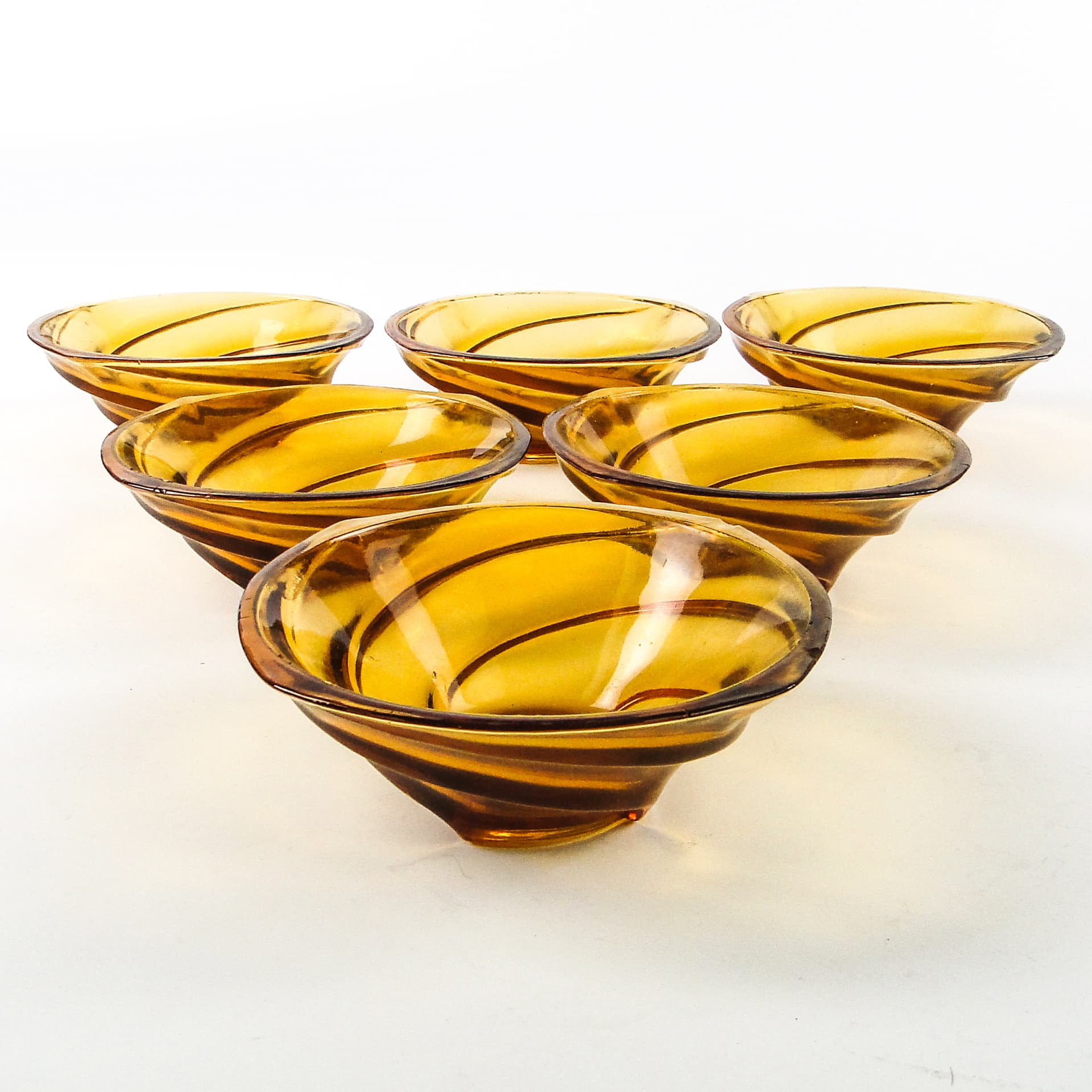 Komplet talerzy do sałatek Wir, mid-century modern, szkło prasowane, Ząbkowice, Polska, lata 70. - 106676