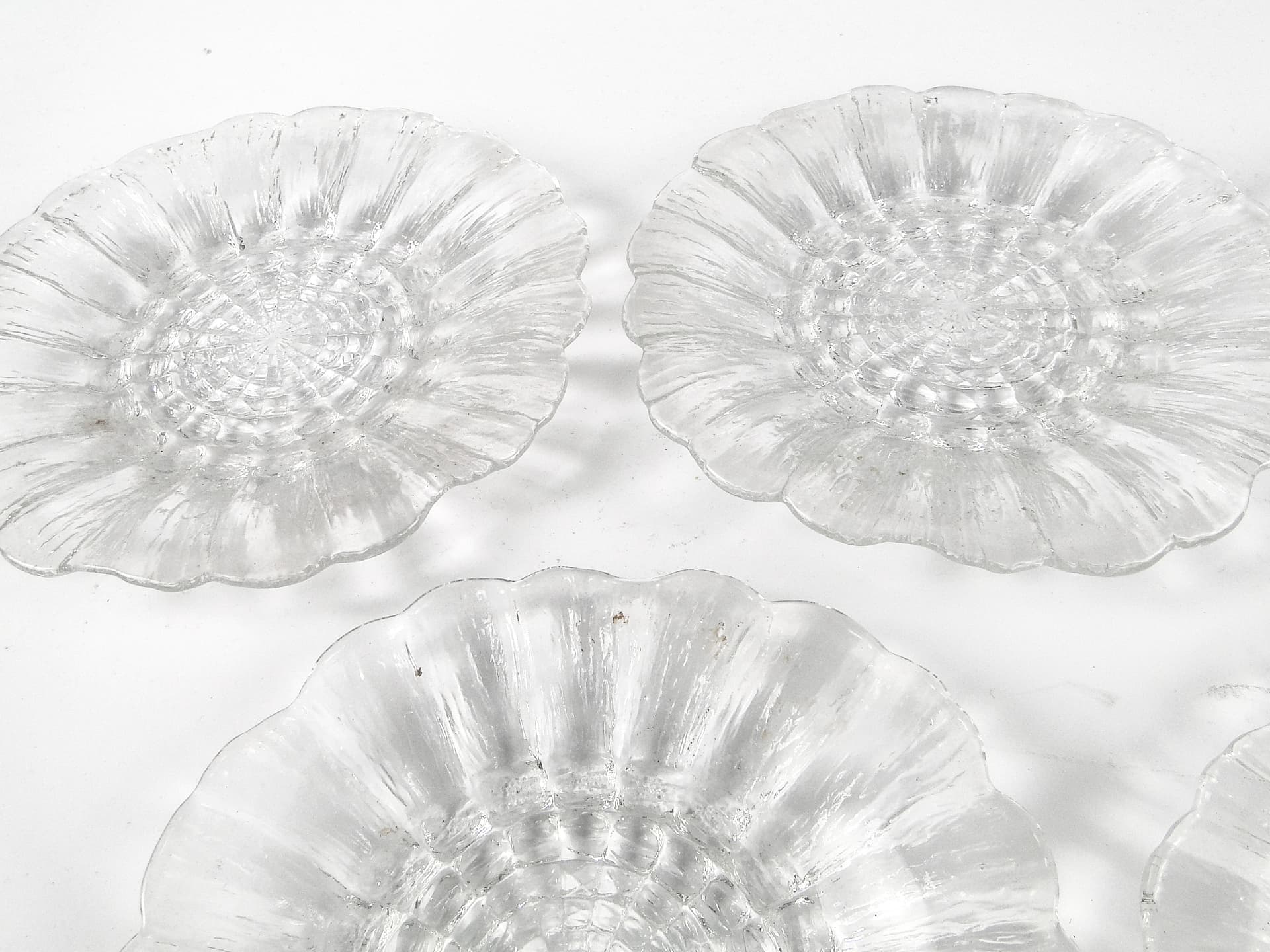 Komplet talerzy do sałatek Cora, mid-century modern, szkło prasowane, Ząbkowice, Polska, lata 70. - 106690