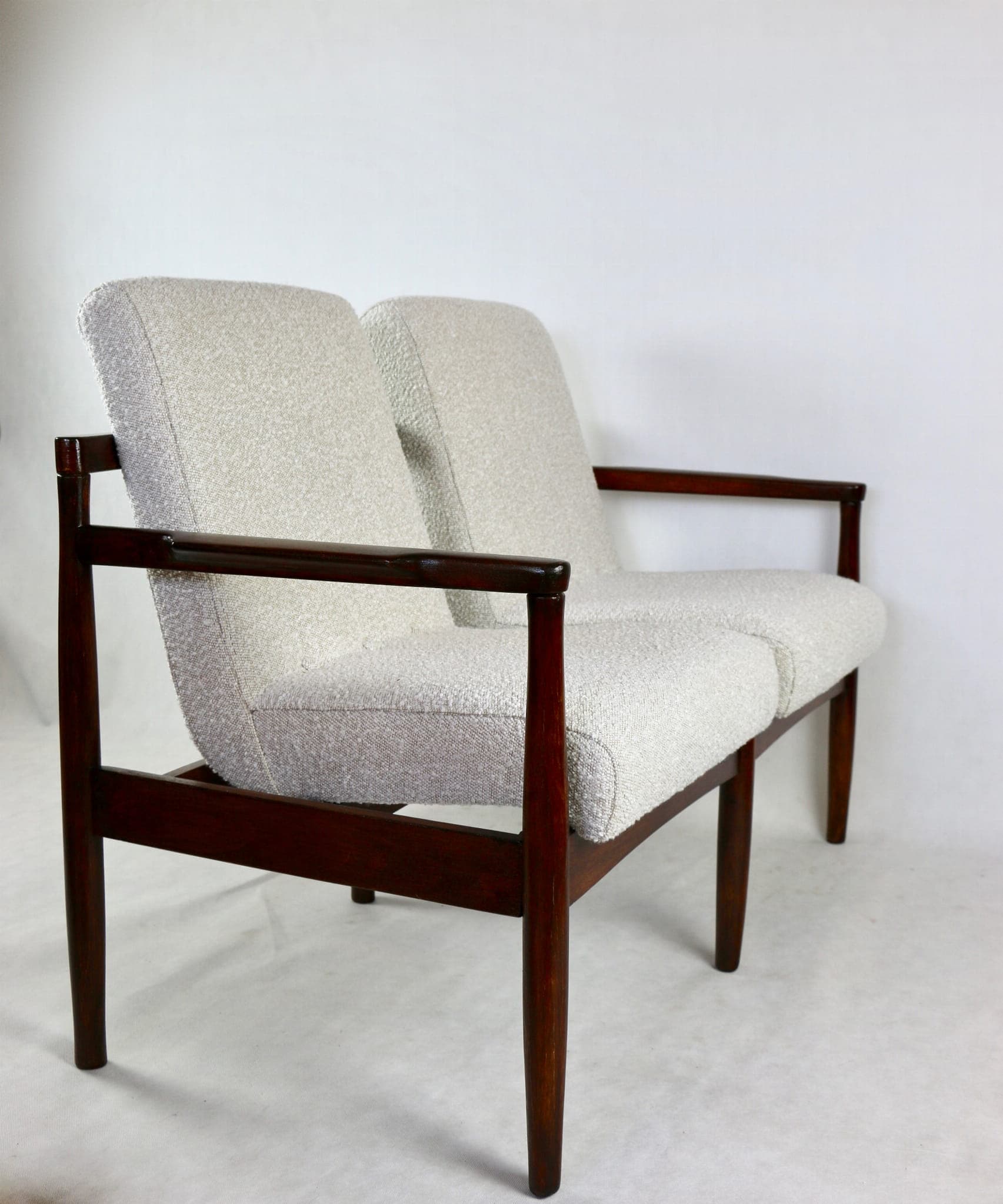 Sofa dwuosobowa, boucle, drewno, lata 70. - 107015