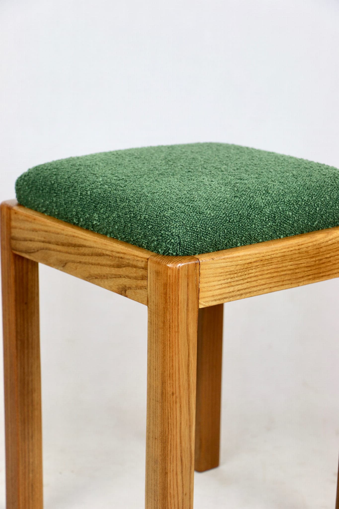 Stool, green bouclé, beech, Poland, 1970s. - 108259