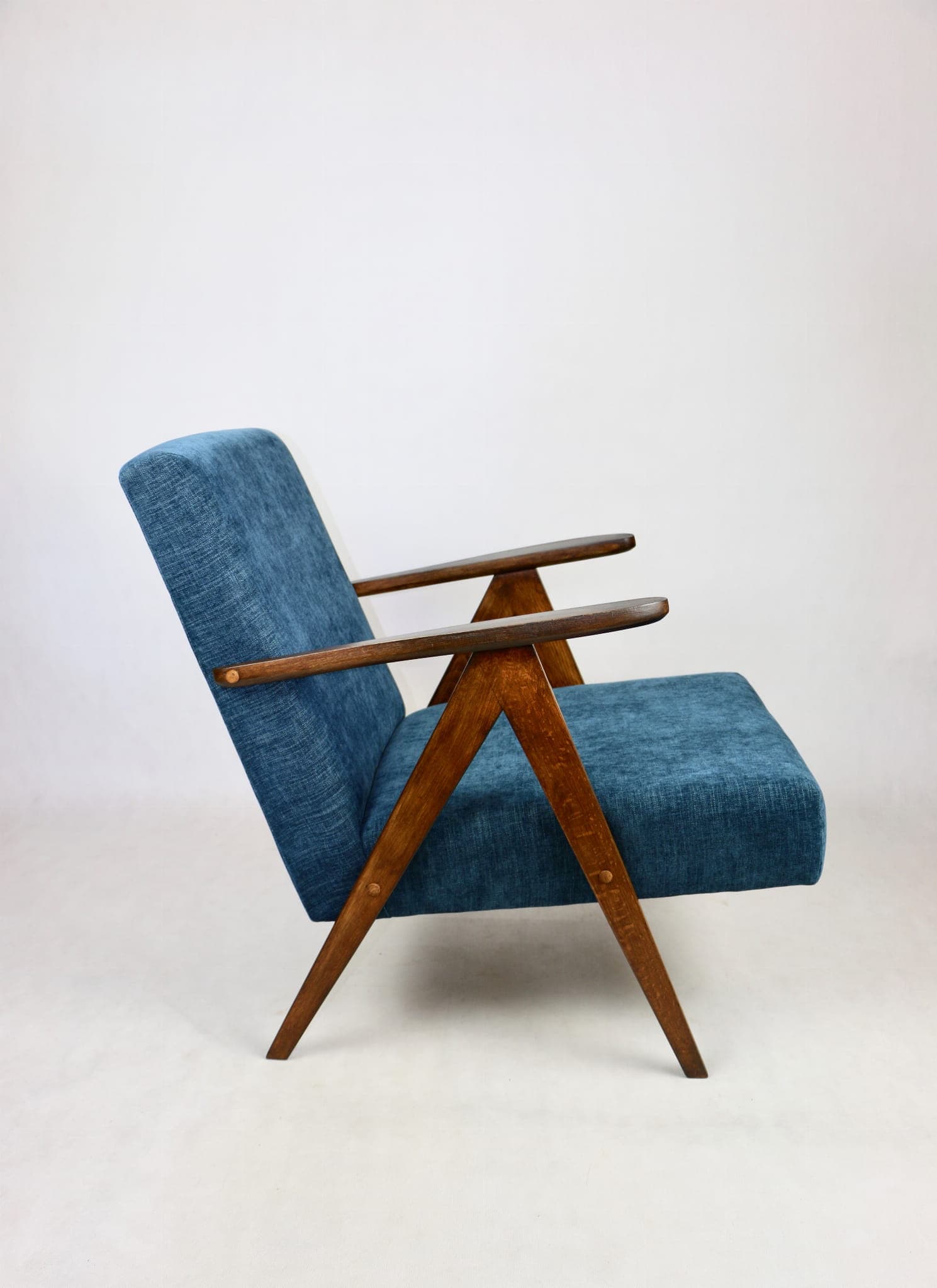 Armchair, VAR B-310 style, navy blue, walnut, 1970s. - 108180