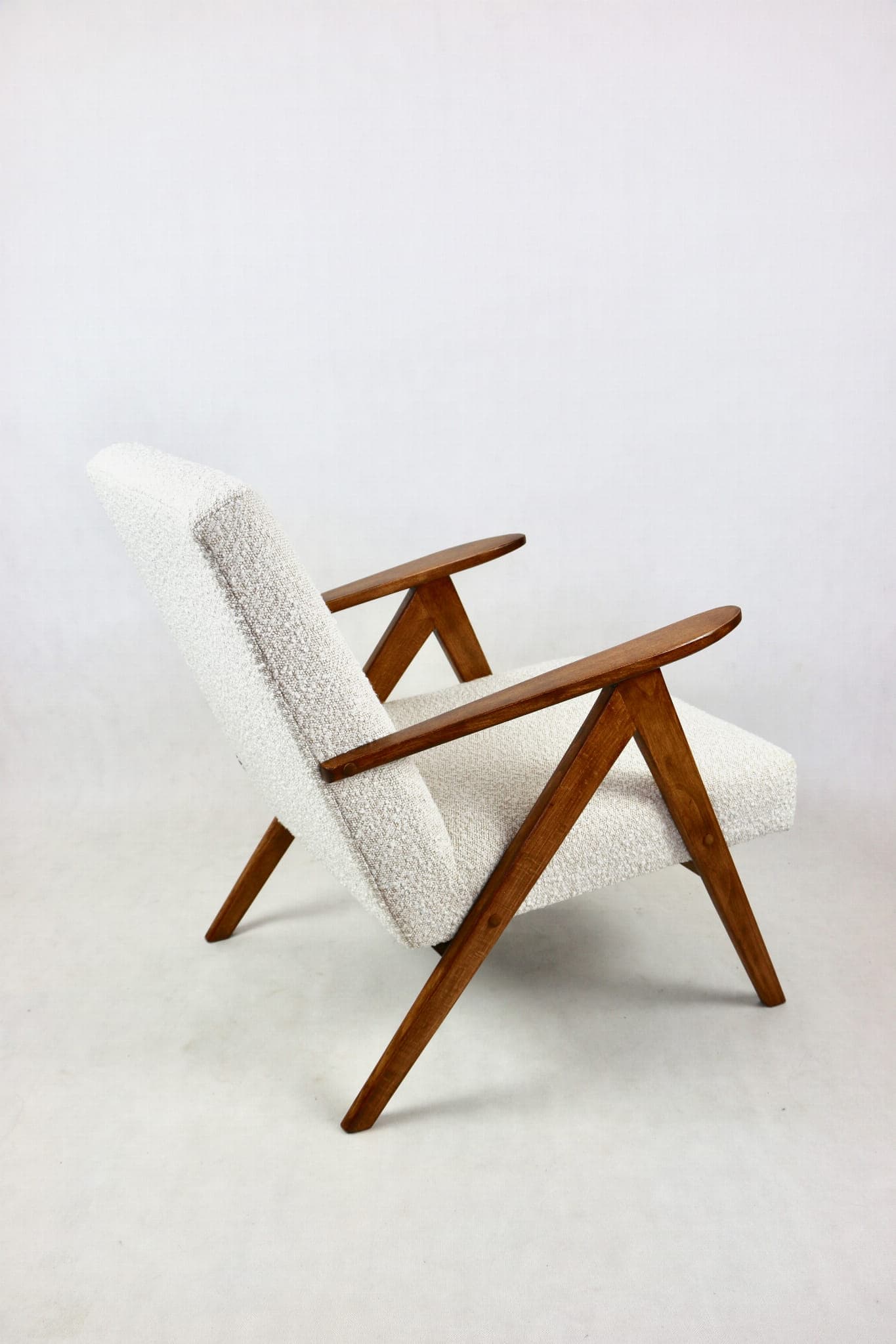 Fotel VAR B-310, bouclé ivory, dąb, Polska, lata 70. - 108144