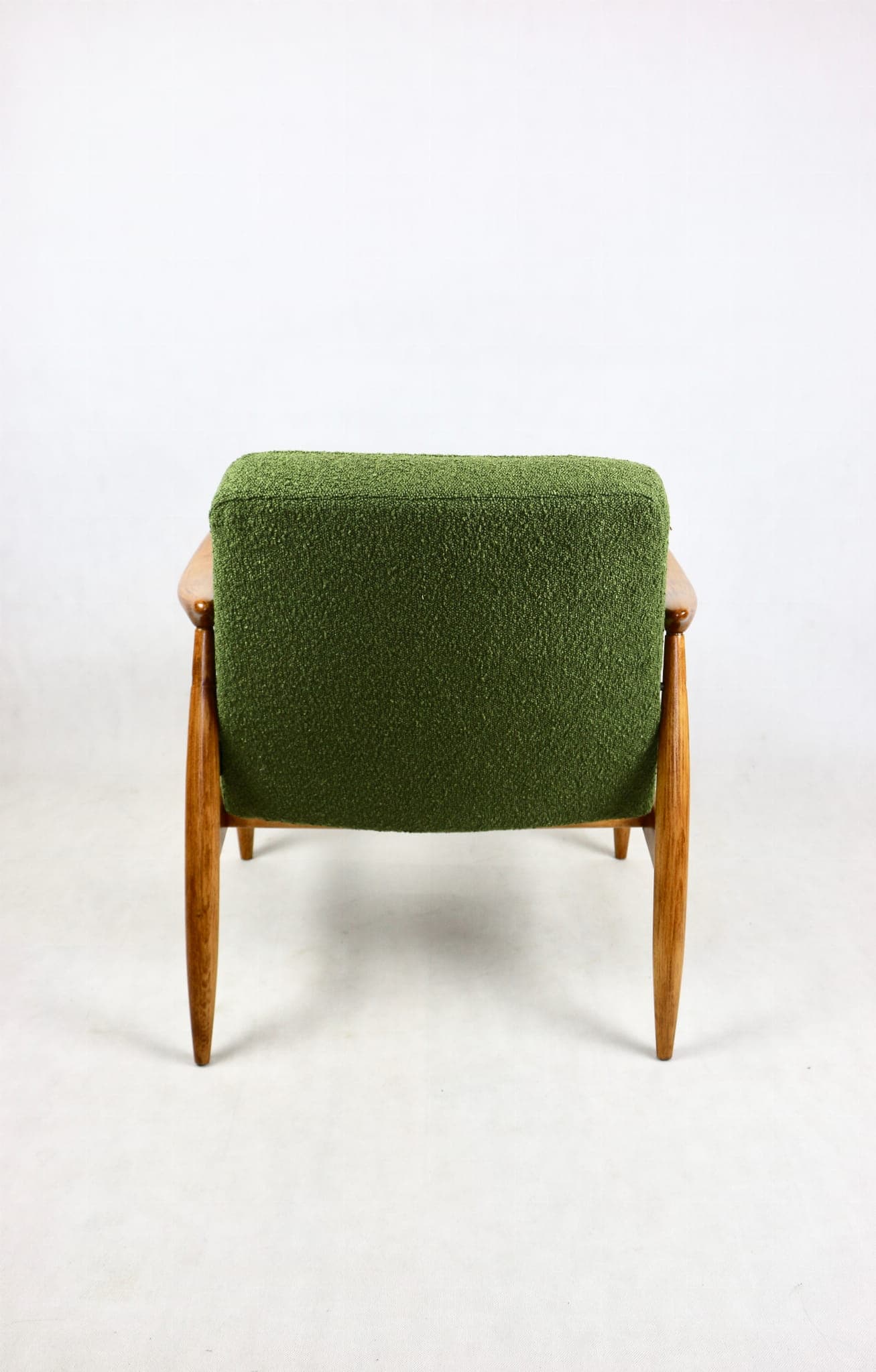 Fotel GFM 300-202, boucle zielony, drewno jasne, proj. J. Kędziorek, Polska, lata 70. - 108113