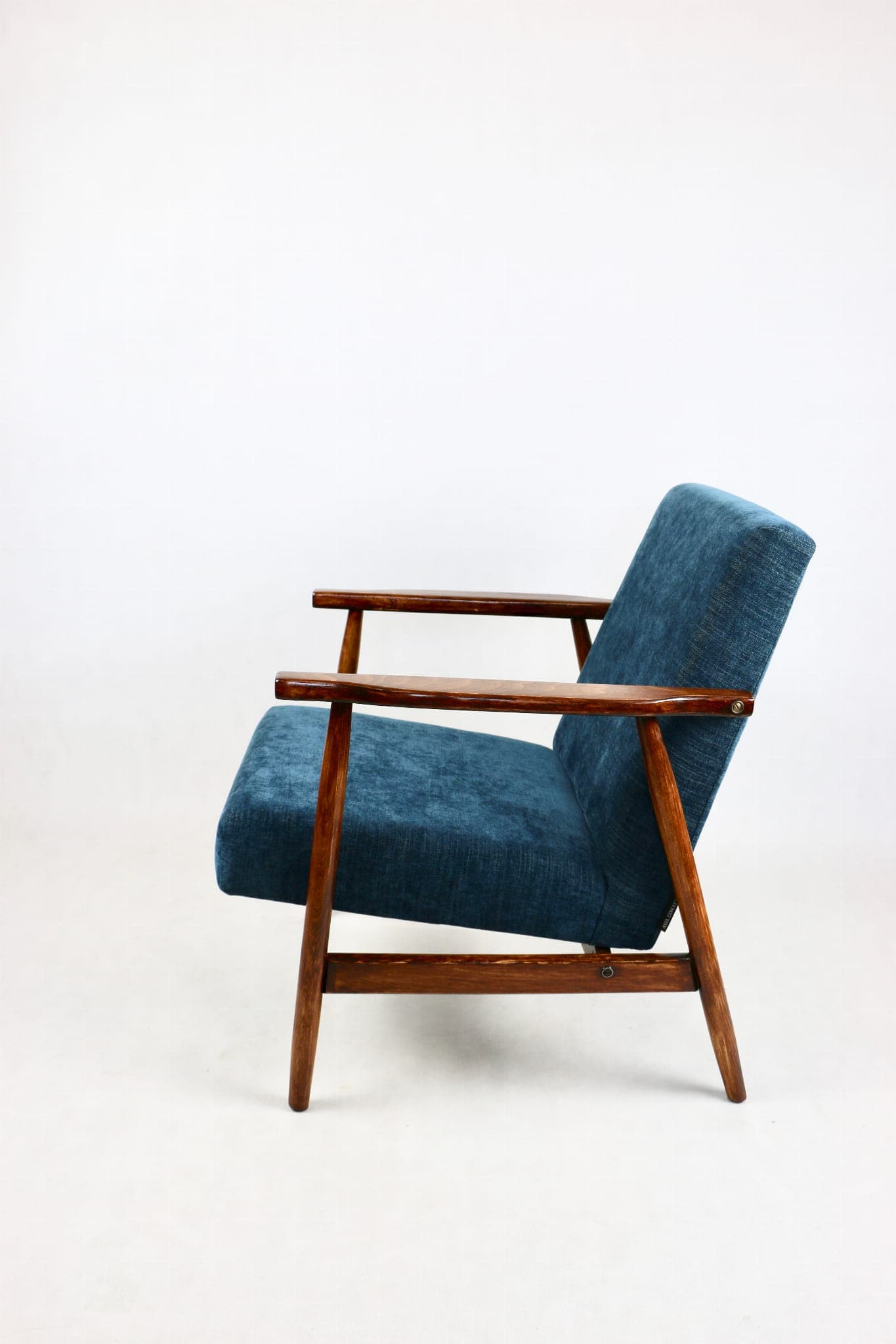 Fotel, navy blue jeans, orzech, Zakład Mebli Giętych w Radomsku, Polska, lata 70. - 108090