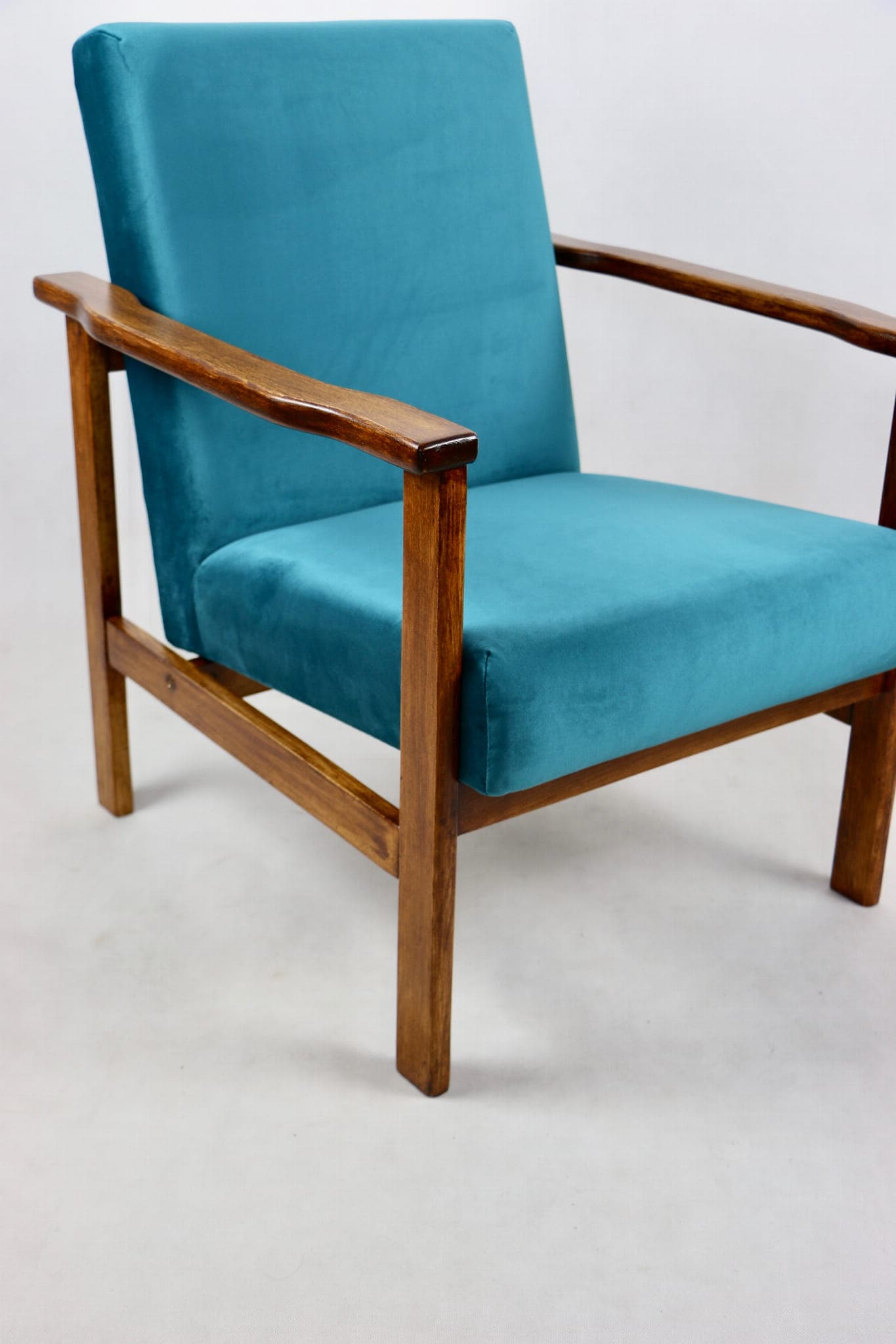 Fotel, turkusowy, velvet, drewno, lata 70. - 108053