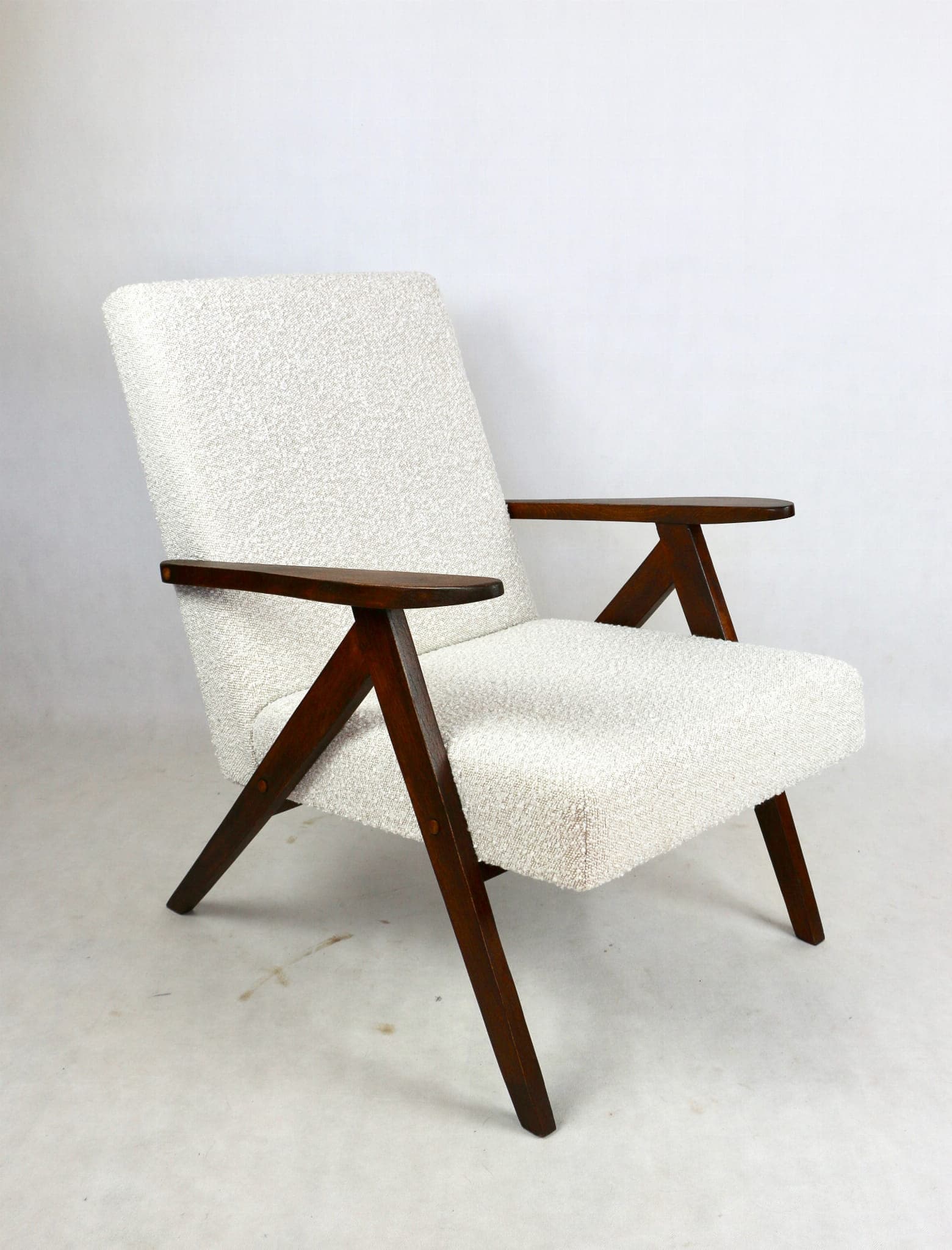 Armchair VAR B-310, ivory bouclé, dark oak, Poland, 1970s. - 107971