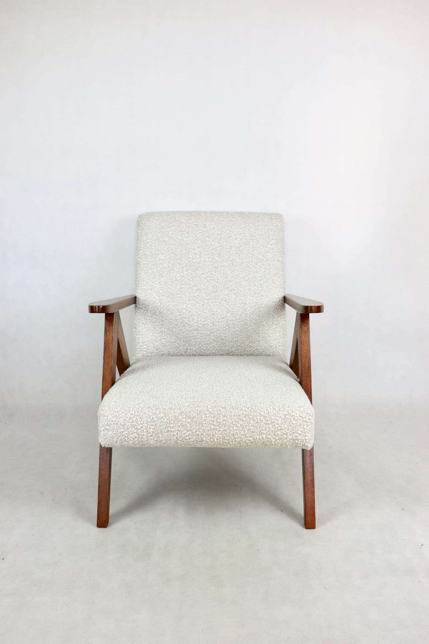 Fotel VAR B-310, bouclé ivory, orzech, Polska, lata 70. - 107866