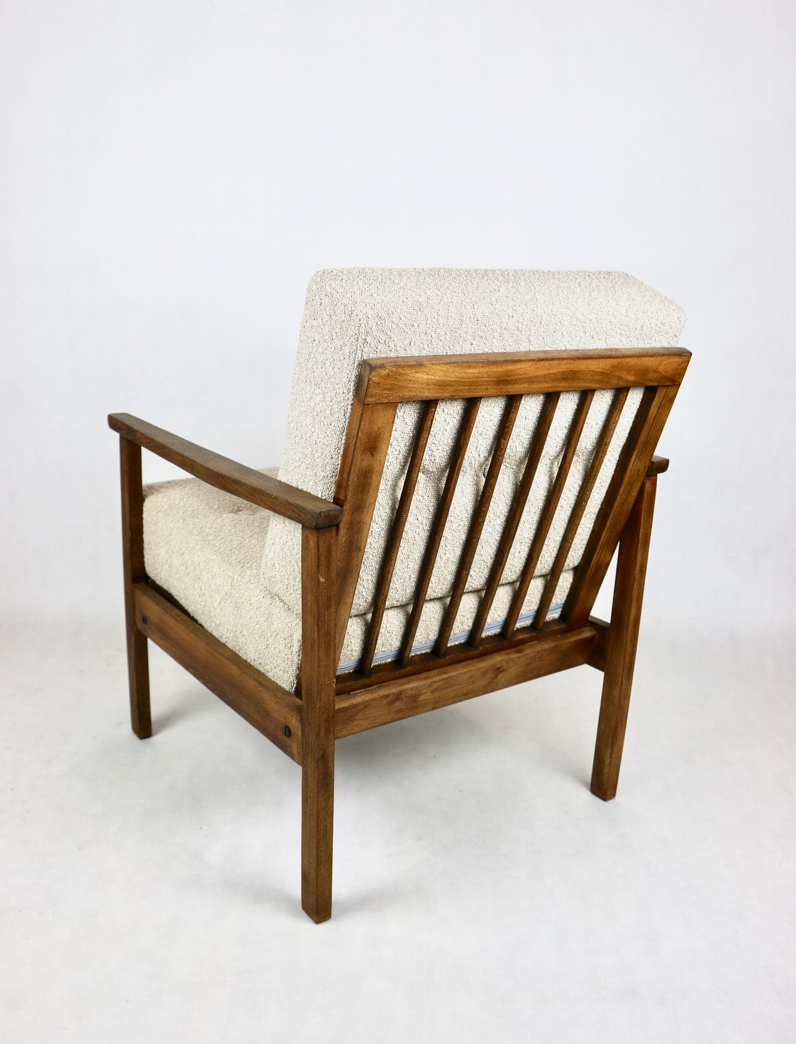 Fotel, beżowy, bouclé, drewno, lata 70. - 107764