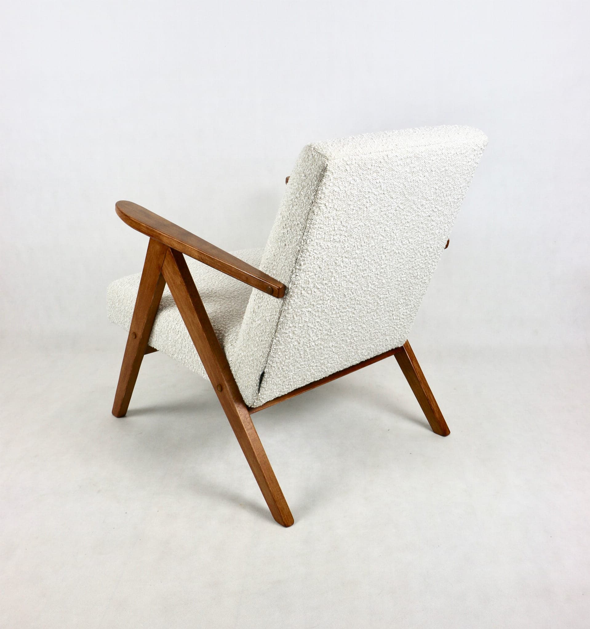 Armchair VAR B-310, ivory bouclé, natural oak, Poland, 1970s. - 107713
