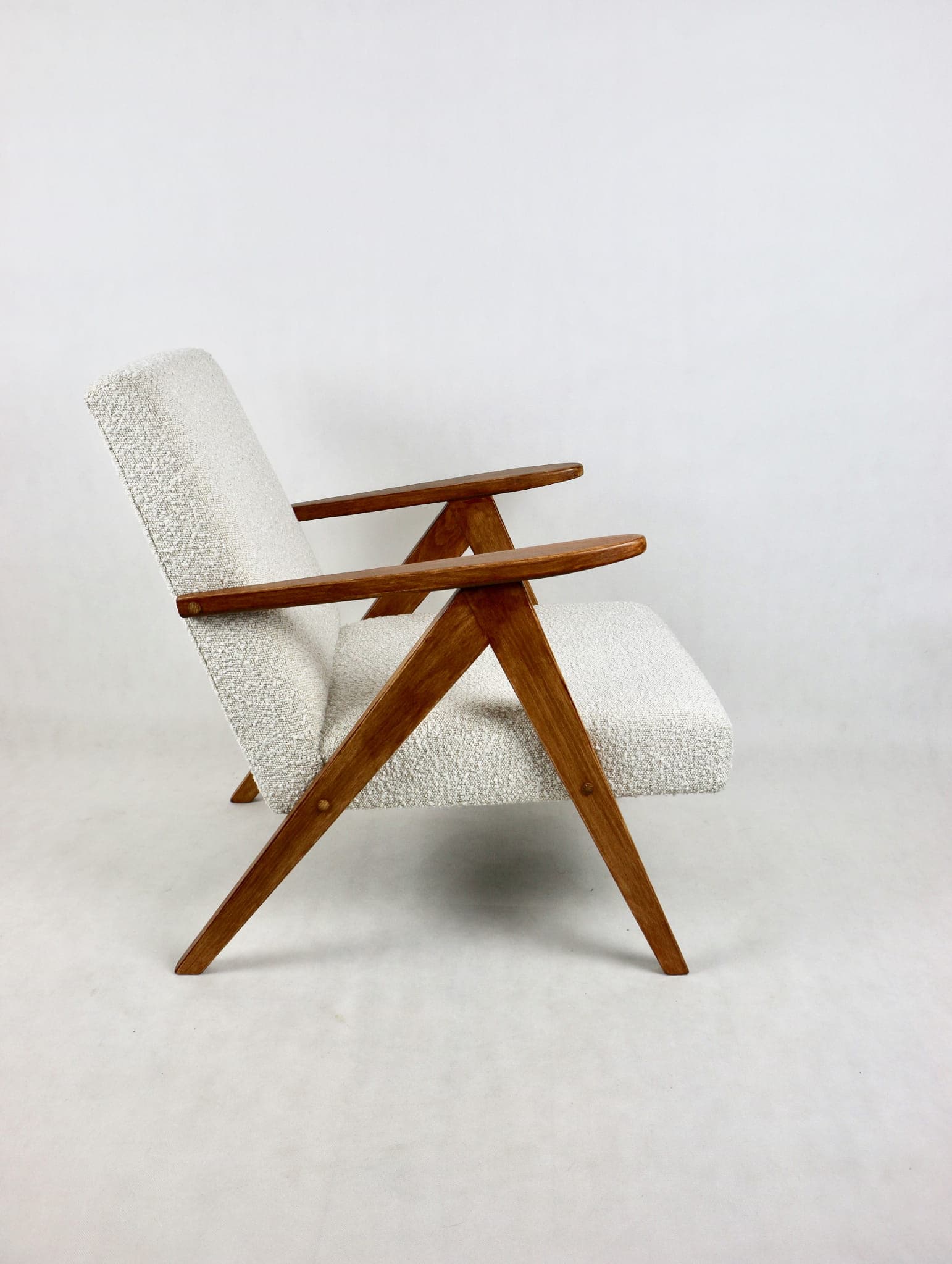 Armchair VAR B-310, ivory bouclé, natural oak, Poland, 1970s. - 107711