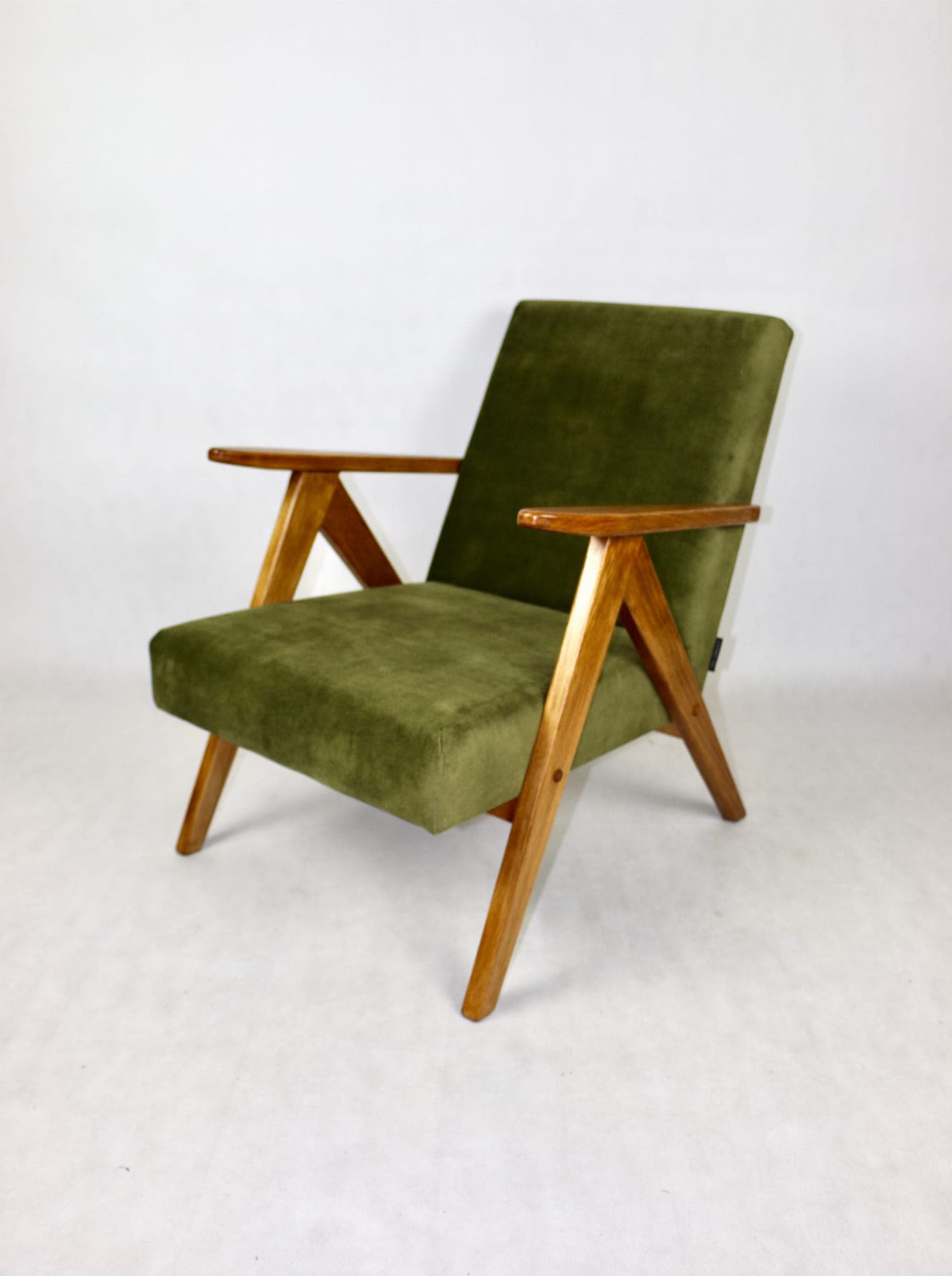 Armchair B-310 VAR, olive green velvet, oak wood, Poland, 1970s. - 107643