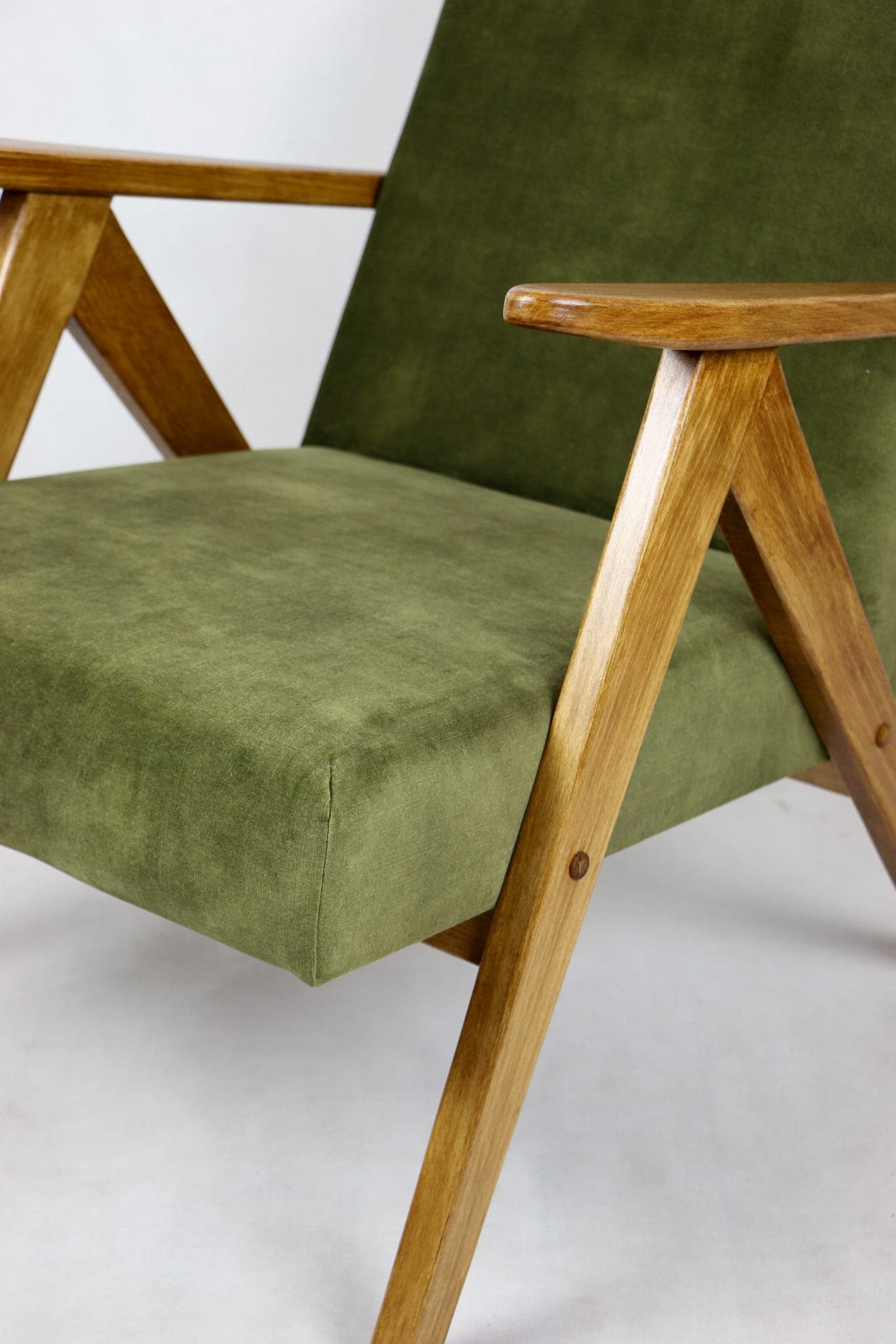 Armchair B-310 VAR, olive green velvet, oak wood, Poland, 1970s. - 107644