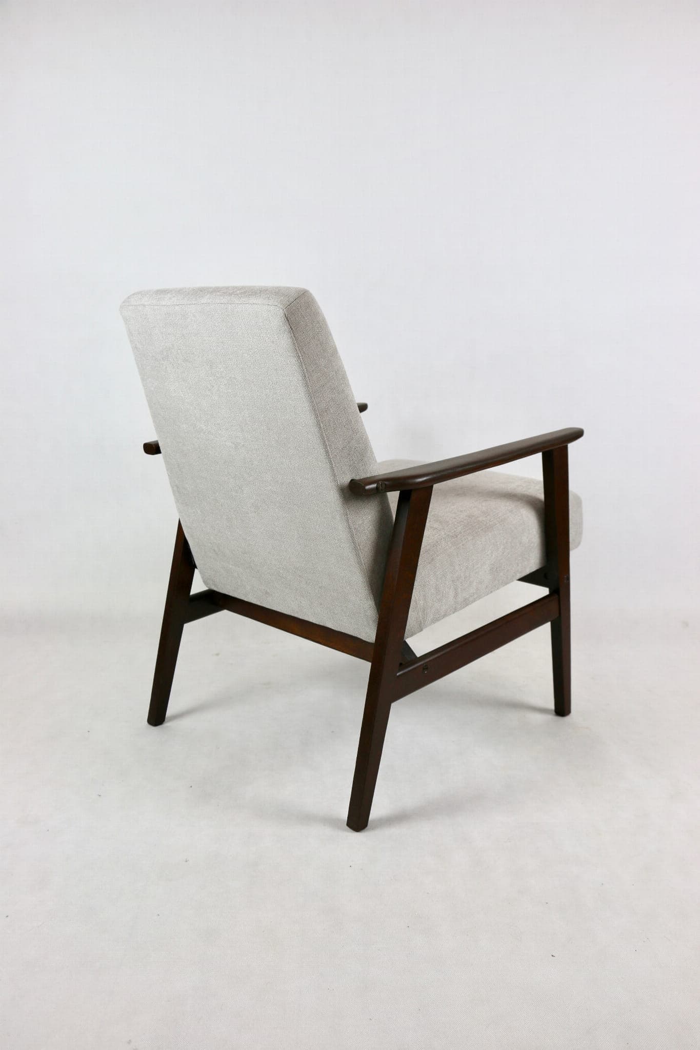 Fotel Lis, jasnoszary, drewno orzech, proj. H. Lis, Polska, lata 70. - 107493