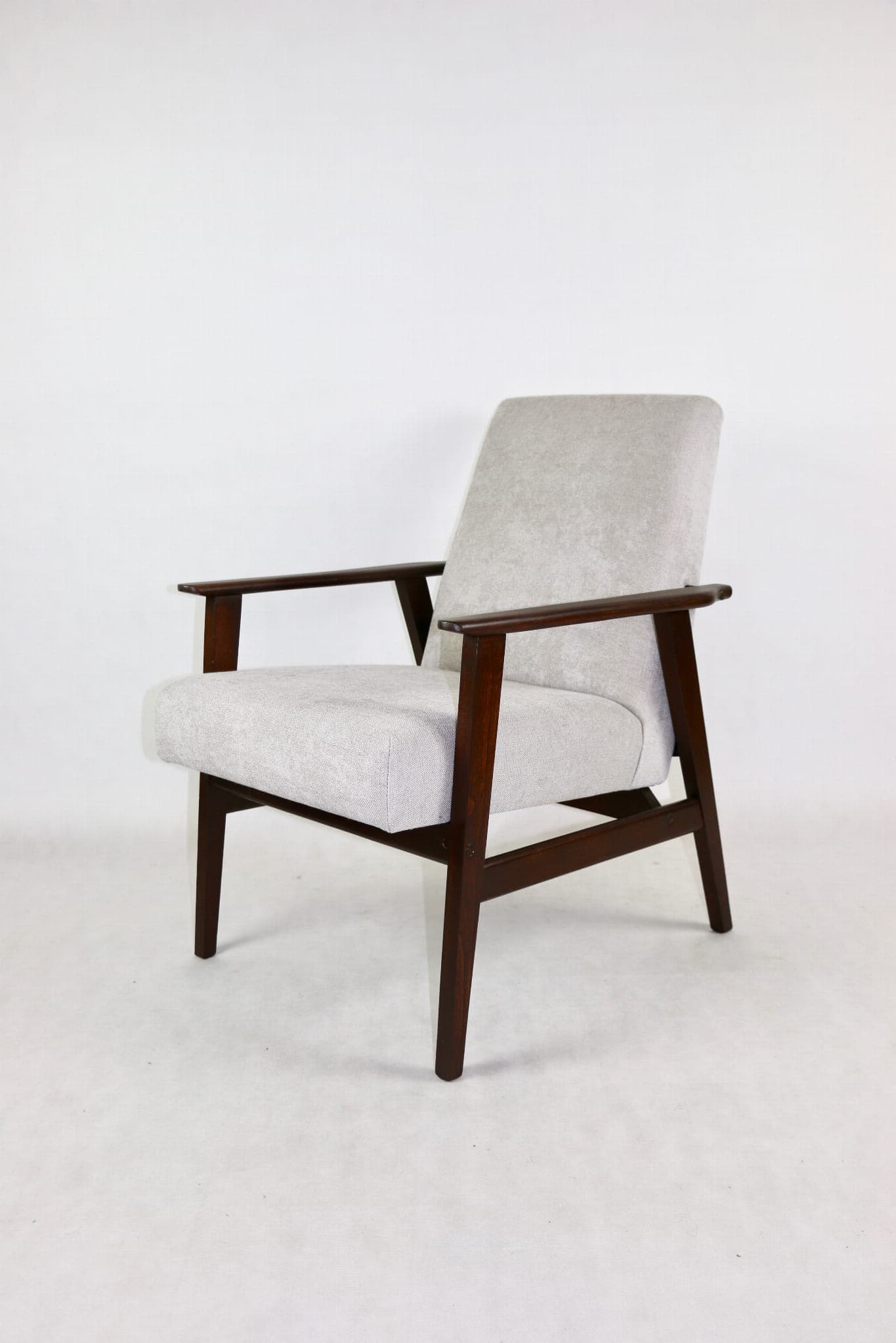 Fotel Lis, jasnoszary, drewno orzech, proj. H. Lis, Polska, lata 70. - 107496