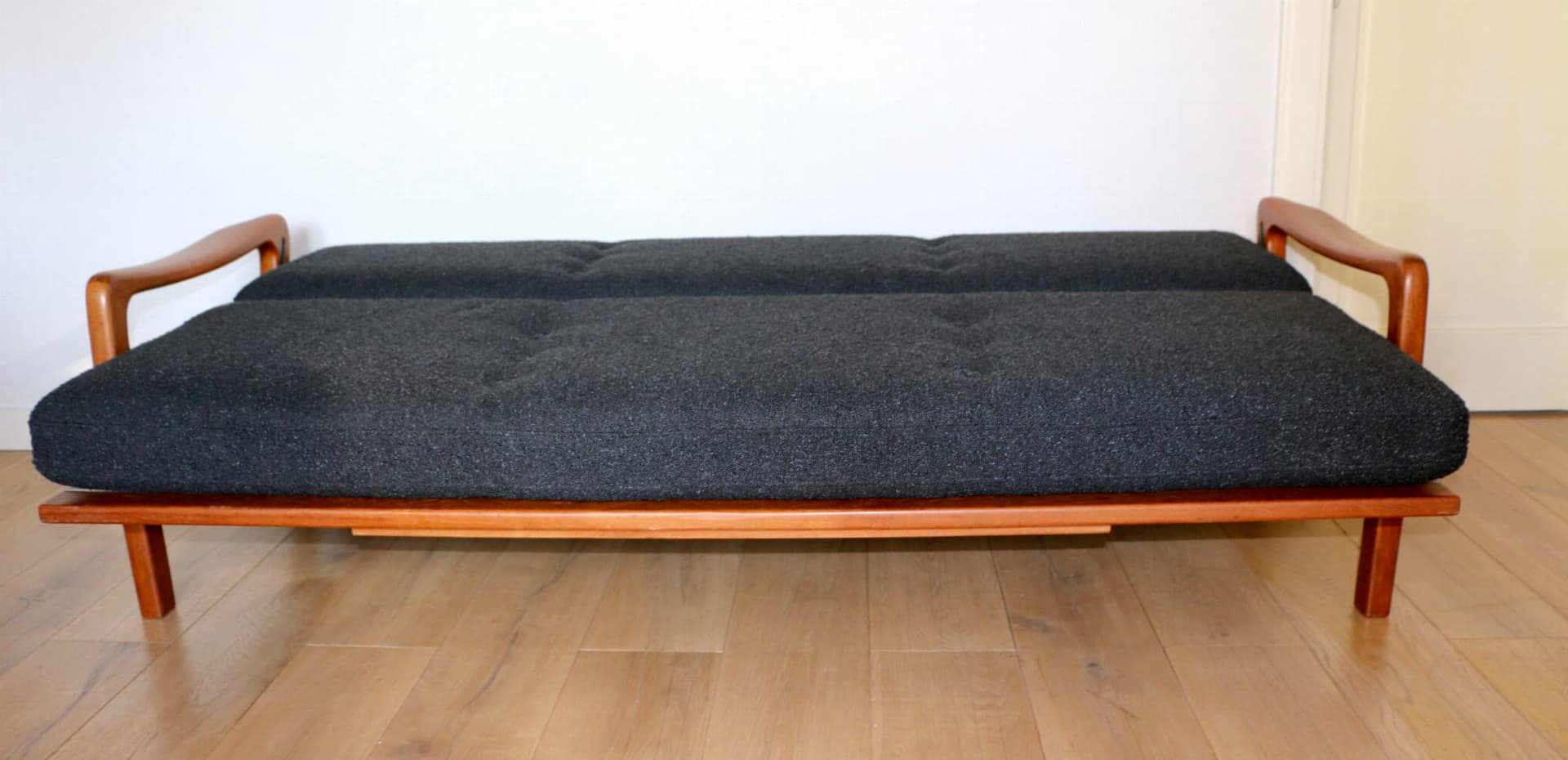 Sofa rozkładana, teak czarny bouclé, Dania, lata 70. - 107469