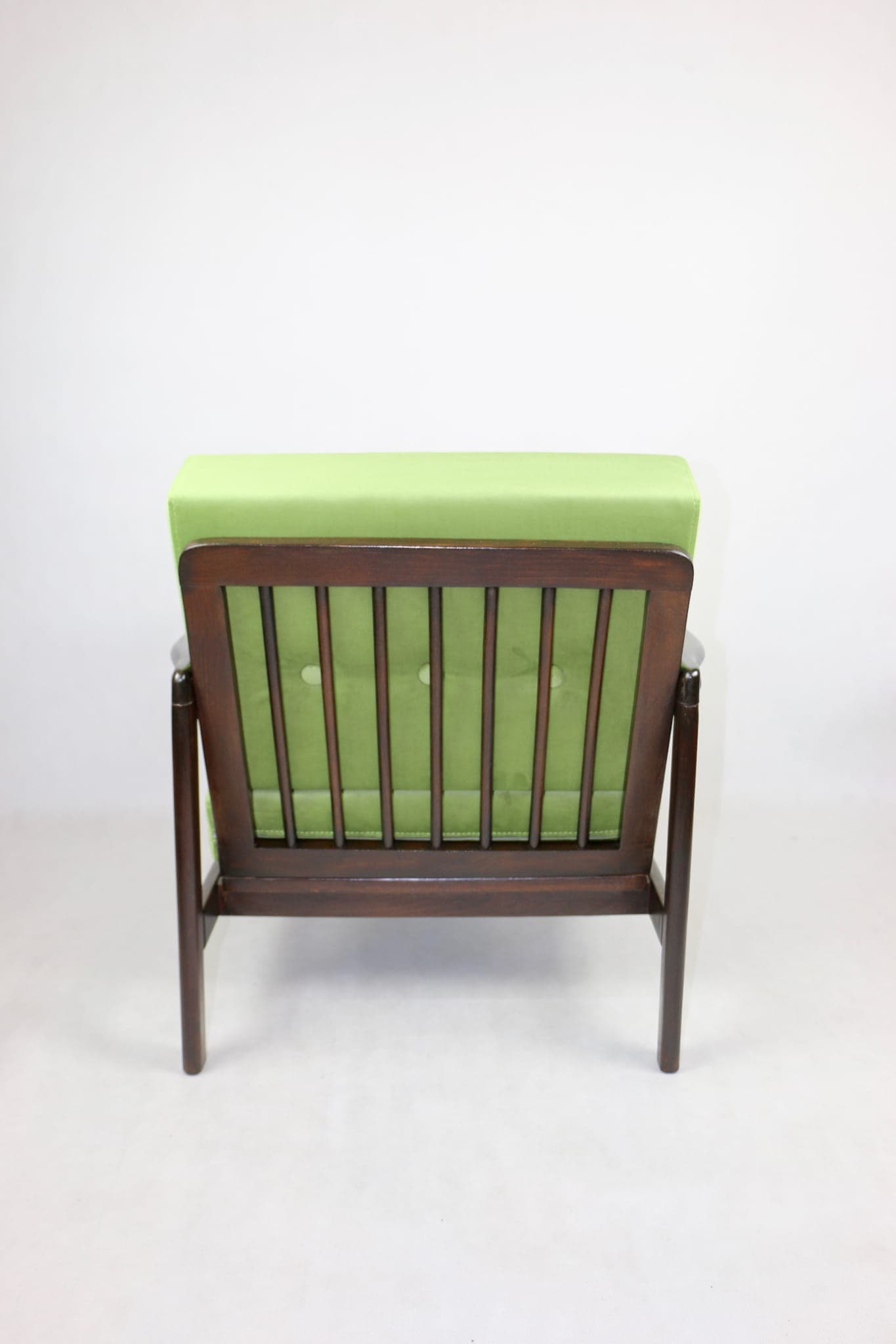 Fotel, velvet zielony, drewno brązowy, proj. Z. Bączyk, Polska, lata 70. - 107409