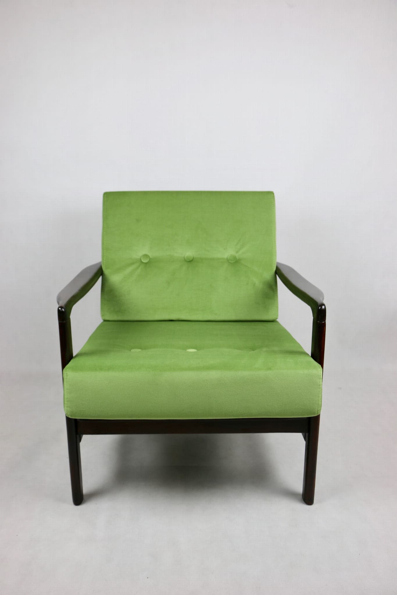 Fotel, velvet zielony, drewno brązowy, proj. Z. Bączyk, Polska, lata 70. - 107404