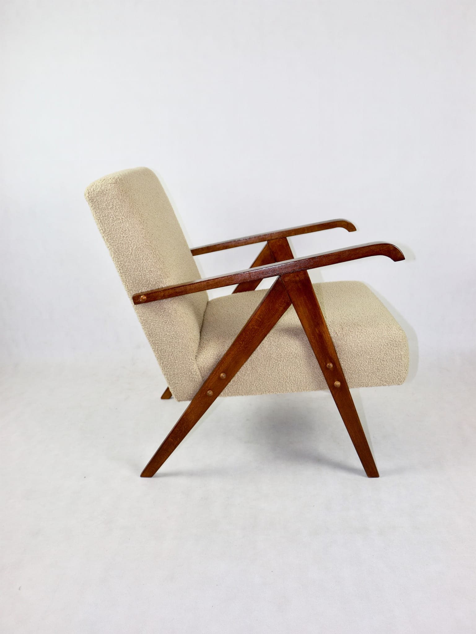 Fotel Var, boucle beż, orzech, lata 70. - 107389