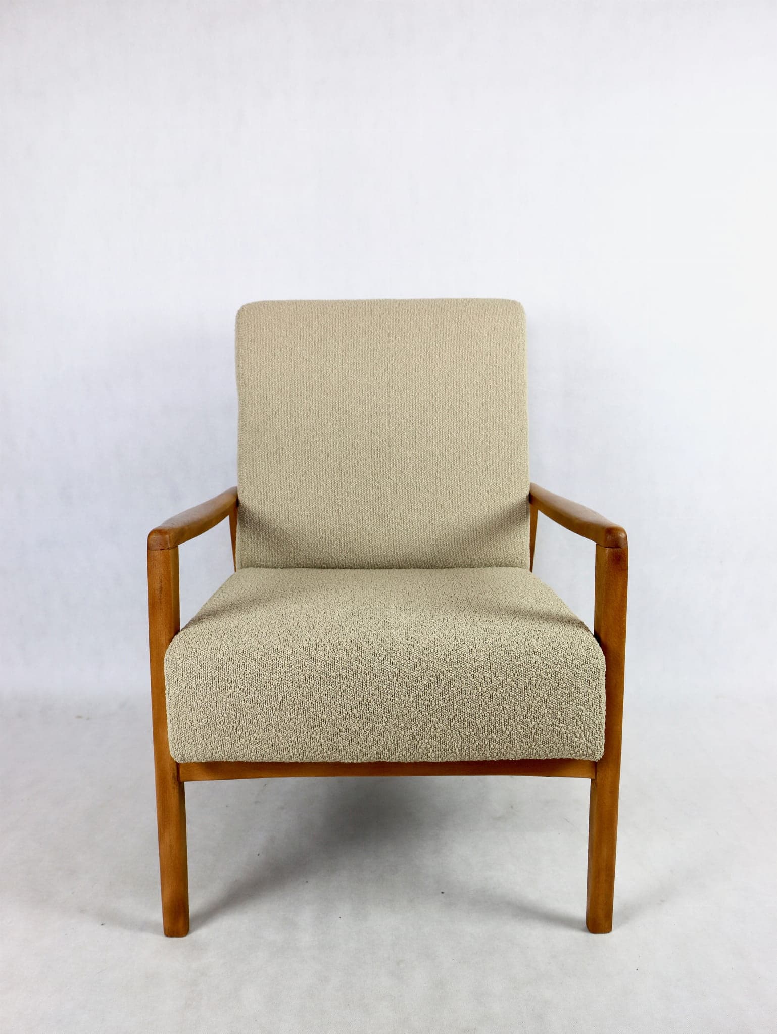 Komplet sofa i fotel, boucle beż, dąb jasny, Rumunia, lata 70. - 107189