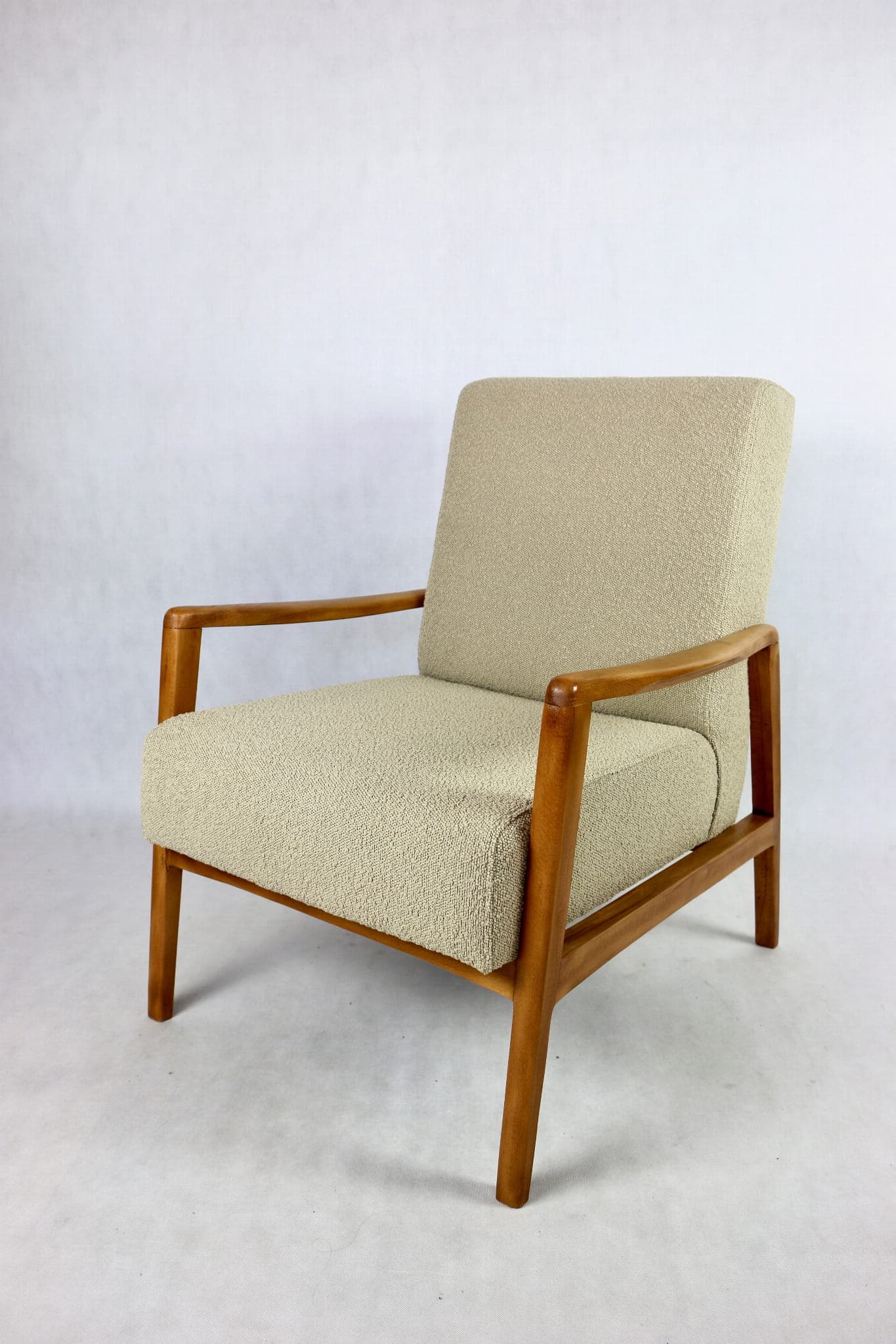 Komplet sofa i fotel, boucle beż, dąb jasny, Rumunia, lata 70. - 107190