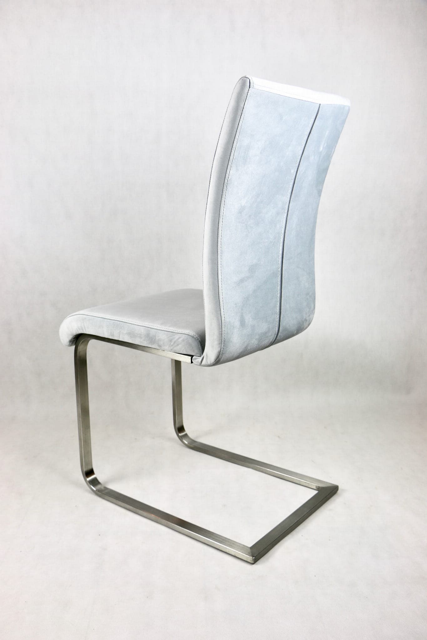 Komplet czterech krzeseł, velvet szary srebrny, stal szczotkowana, lata 80. - 107155