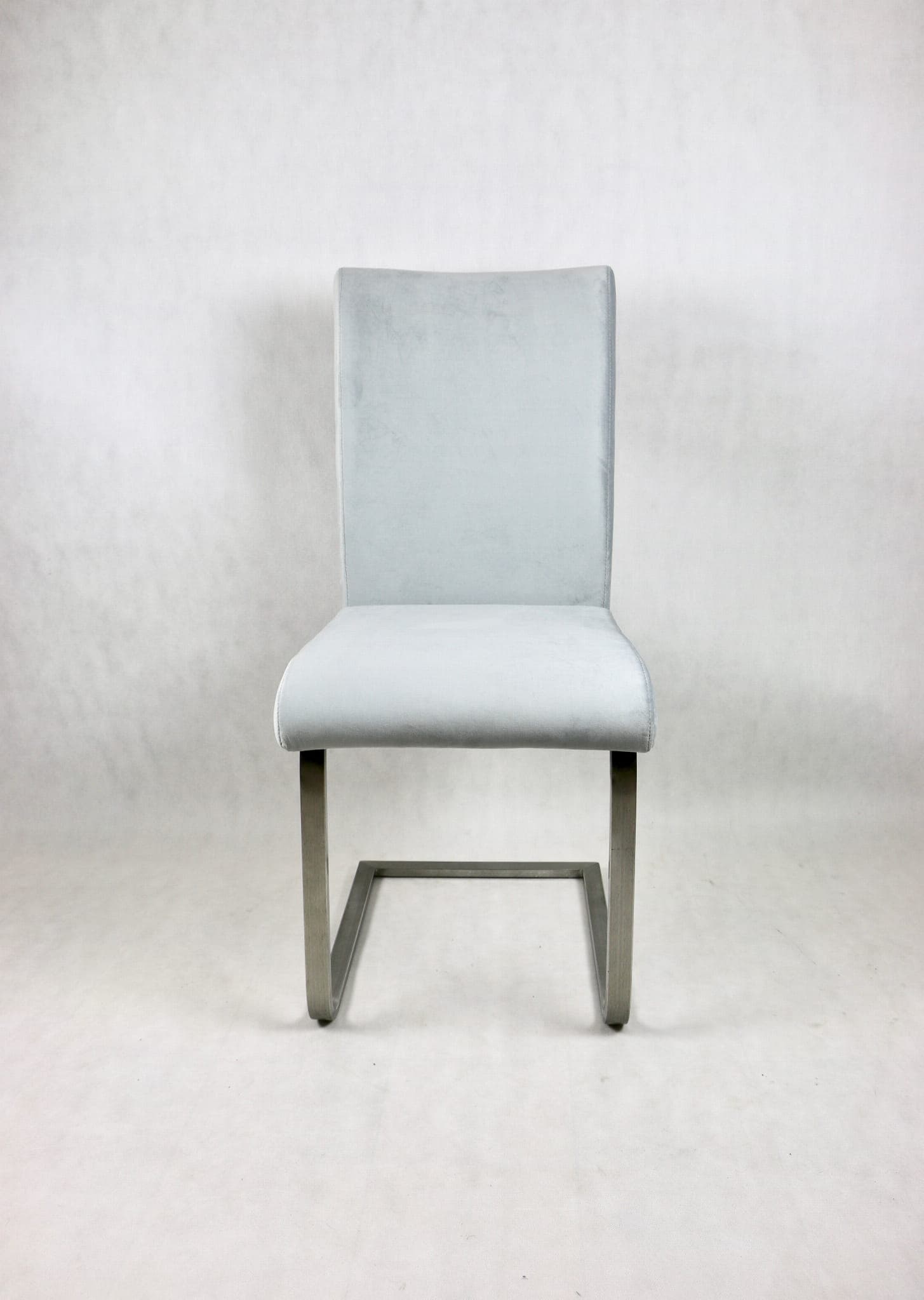 Komplet czterech krzeseł, velvet szary srebrny, stal szczotkowana, lata 80. - 107150