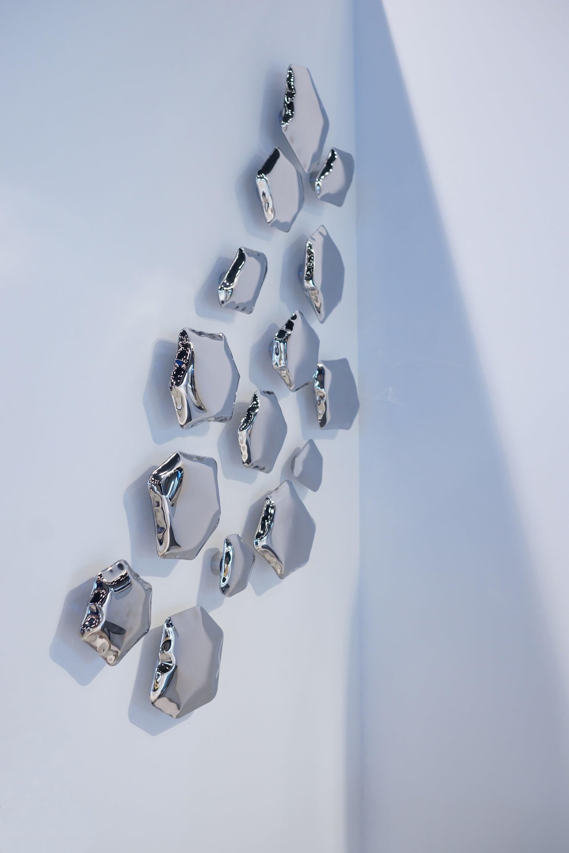 Zestaw dwunastu wieszaków ściennych KAMYKI, srebrny, Zieta Studio - 121847